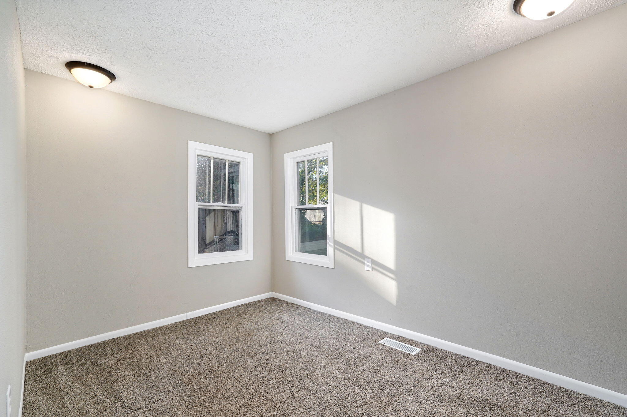 921 West Monroe Terrace Property Photo 16