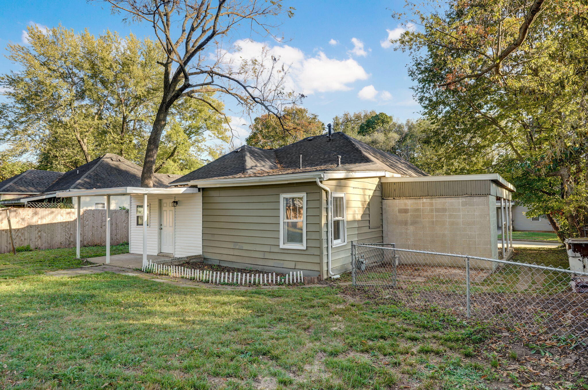 921 West Monroe Terrace Property Photo 22