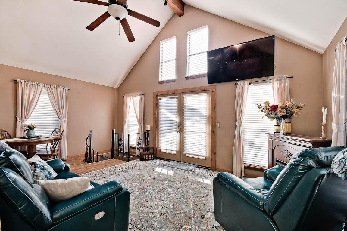 715 Easy Street Property Photo 3