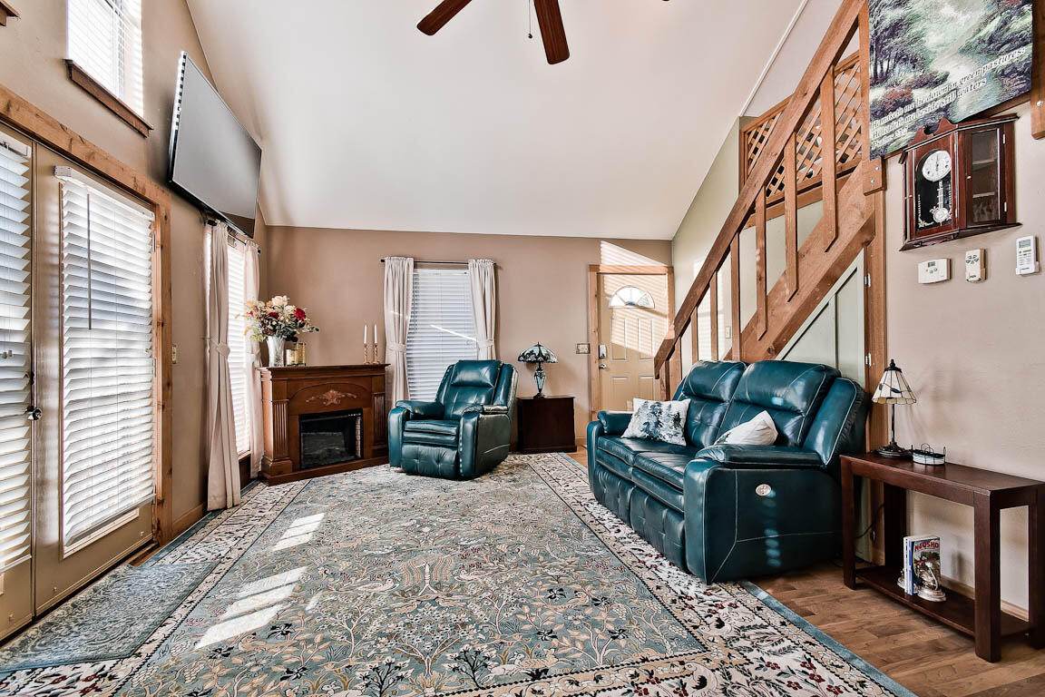 715 Easy Street Property Photo 4