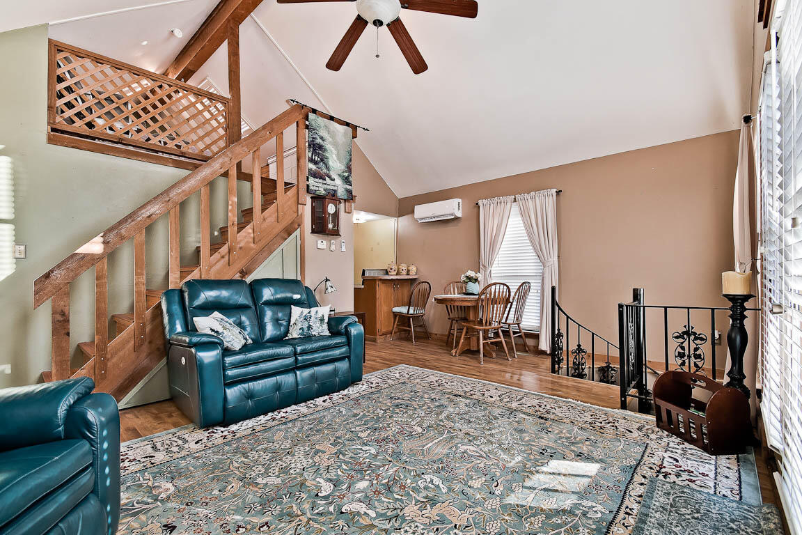 715 Easy Street Property Photo 5