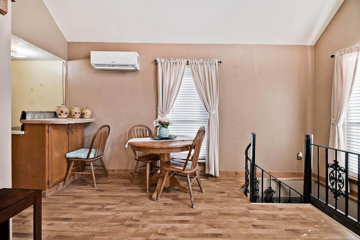 715 Easy Street Property Photo 6