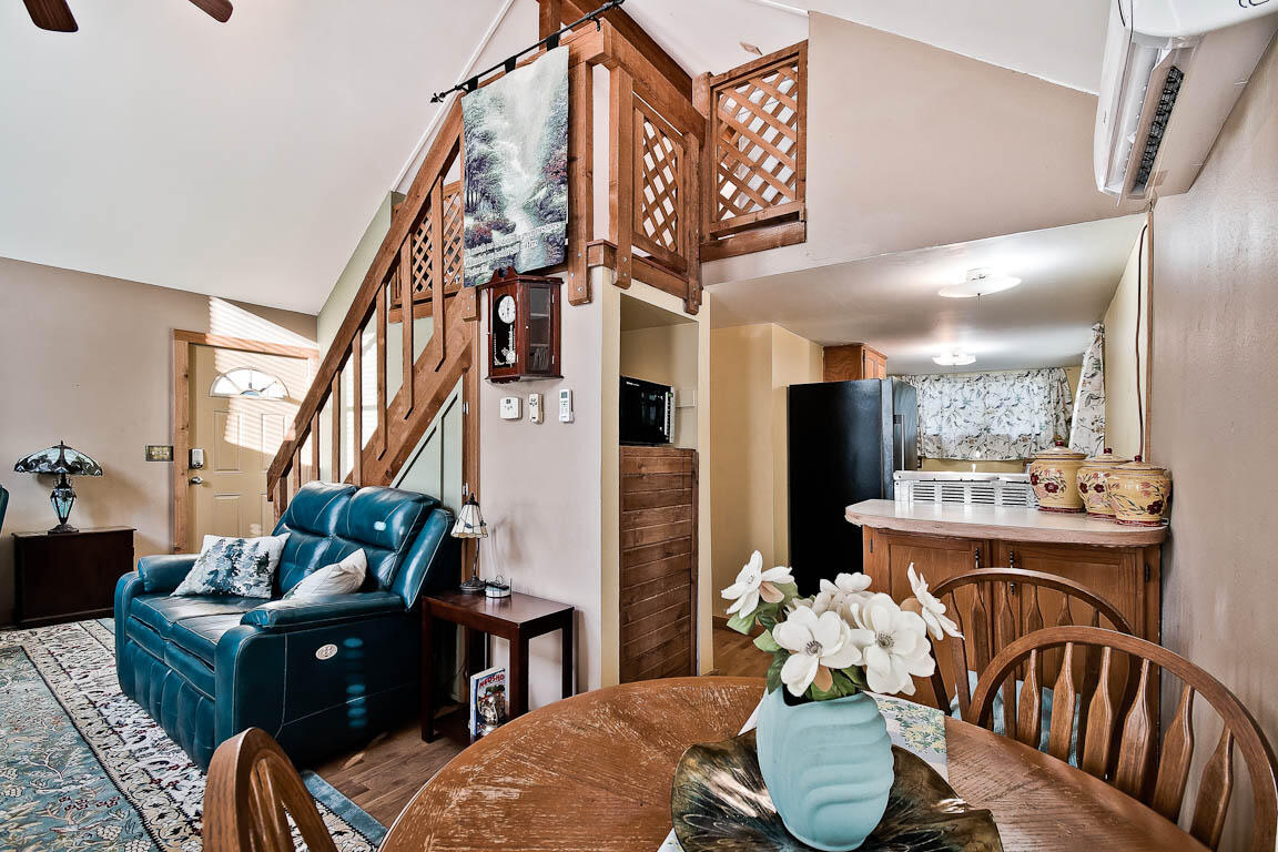 715 Easy Street Property Photo 7