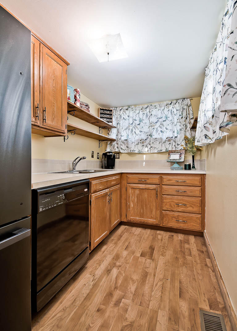 715 Easy Street Property Photo 8