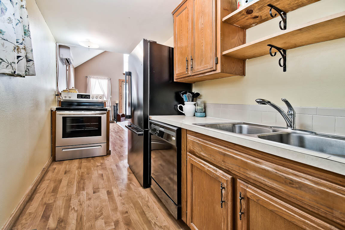 715 Easy Street Property Photo 9