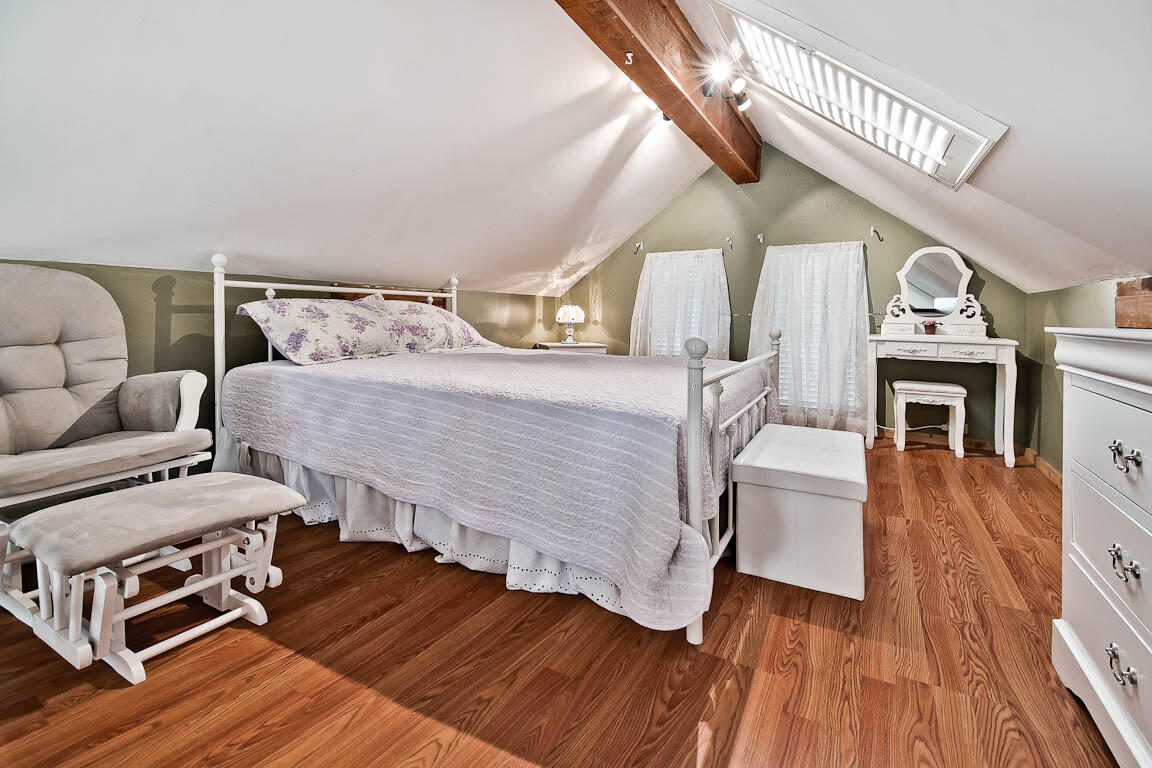 715 Easy Street Property Photo 12