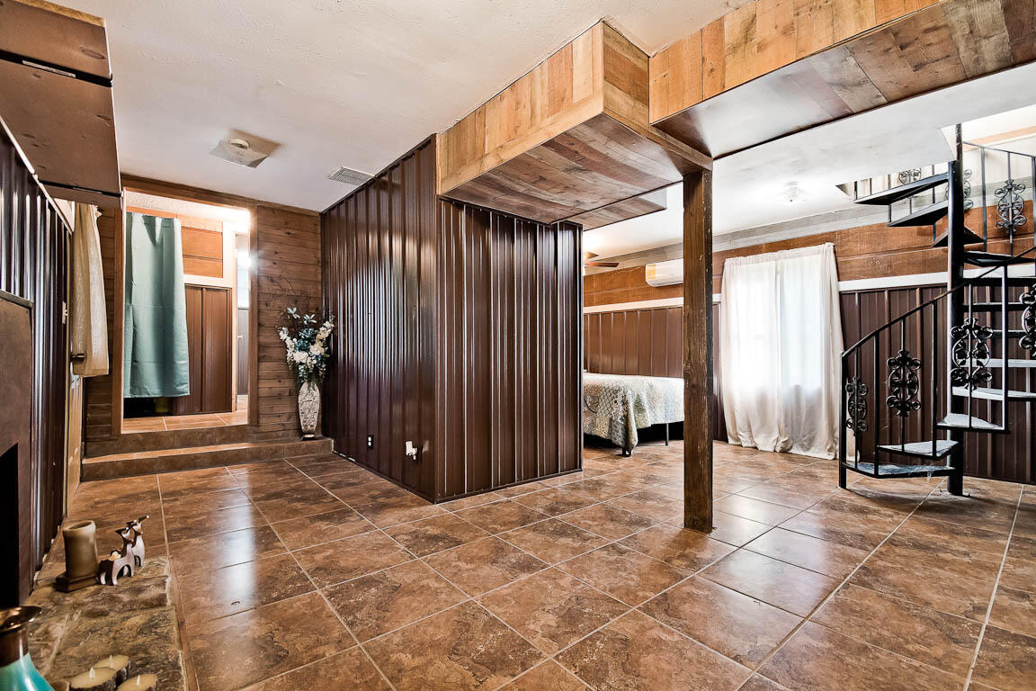 715 Easy Street Property Photo 15