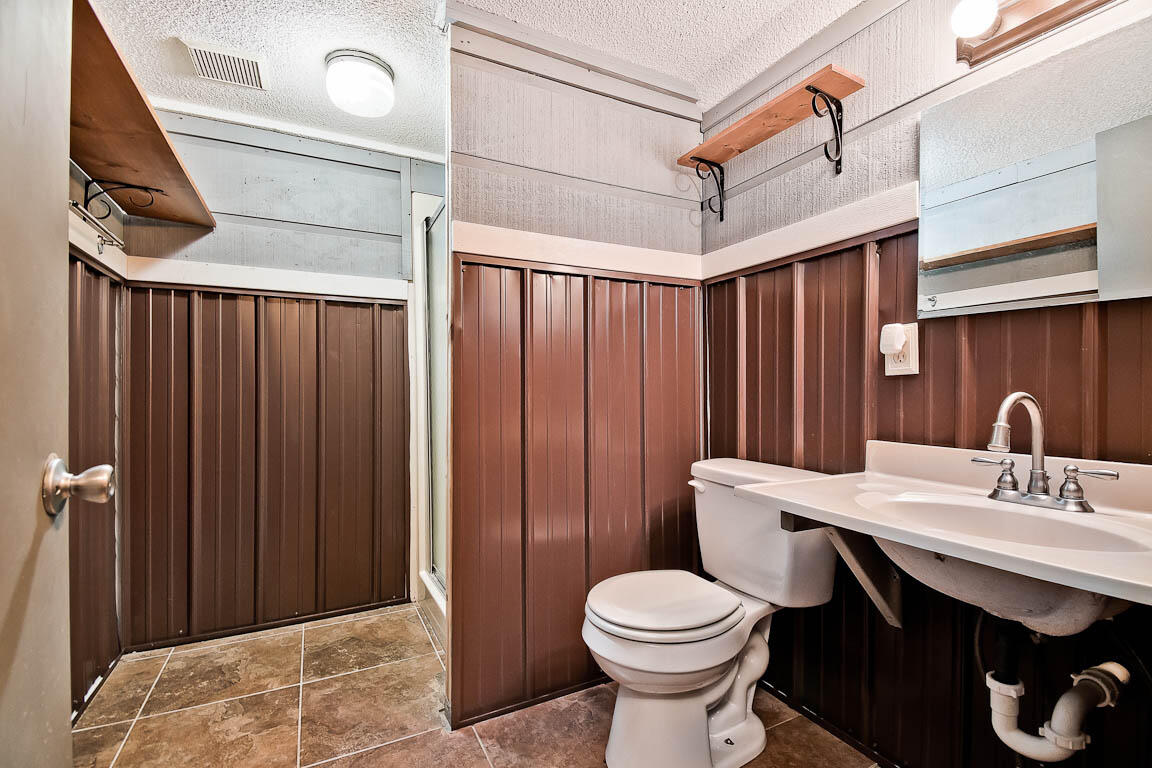 715 Easy Street Property Photo 17