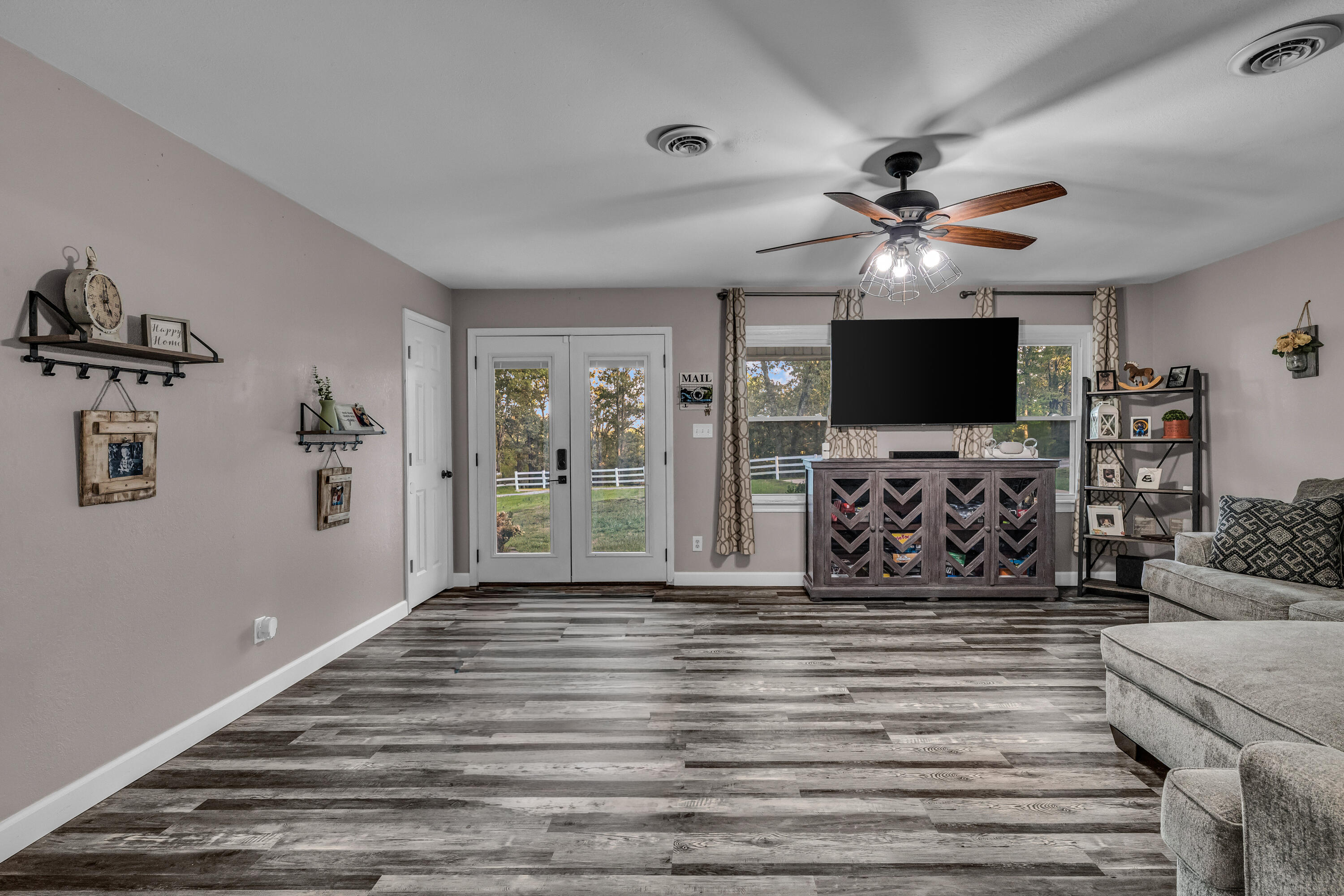 625 County Road 8330 Property Photo 8