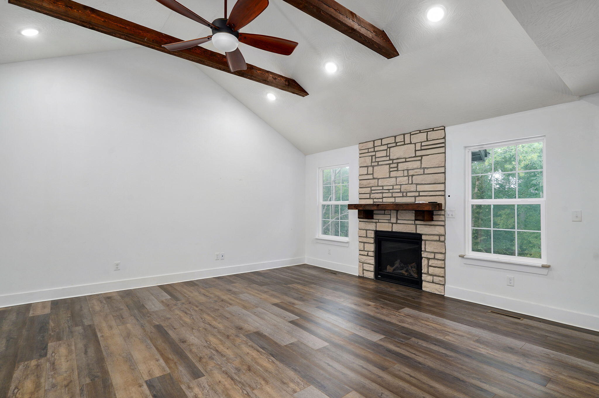 1611 East Hayloft Drive Property Photo 4