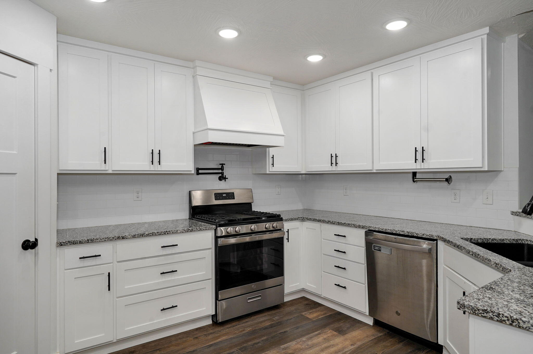 1611 East Hayloft Drive Property Photo 8