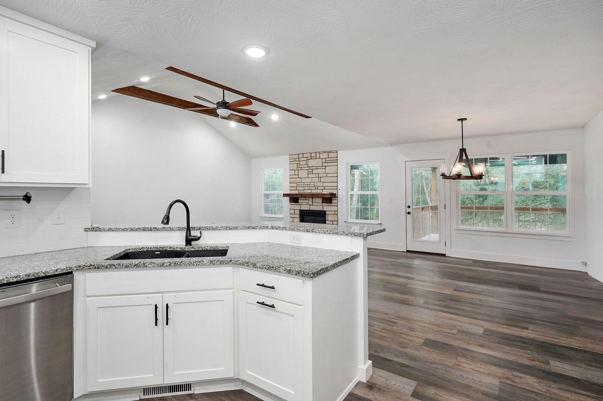 1611 East Hayloft Drive Property Photo 10