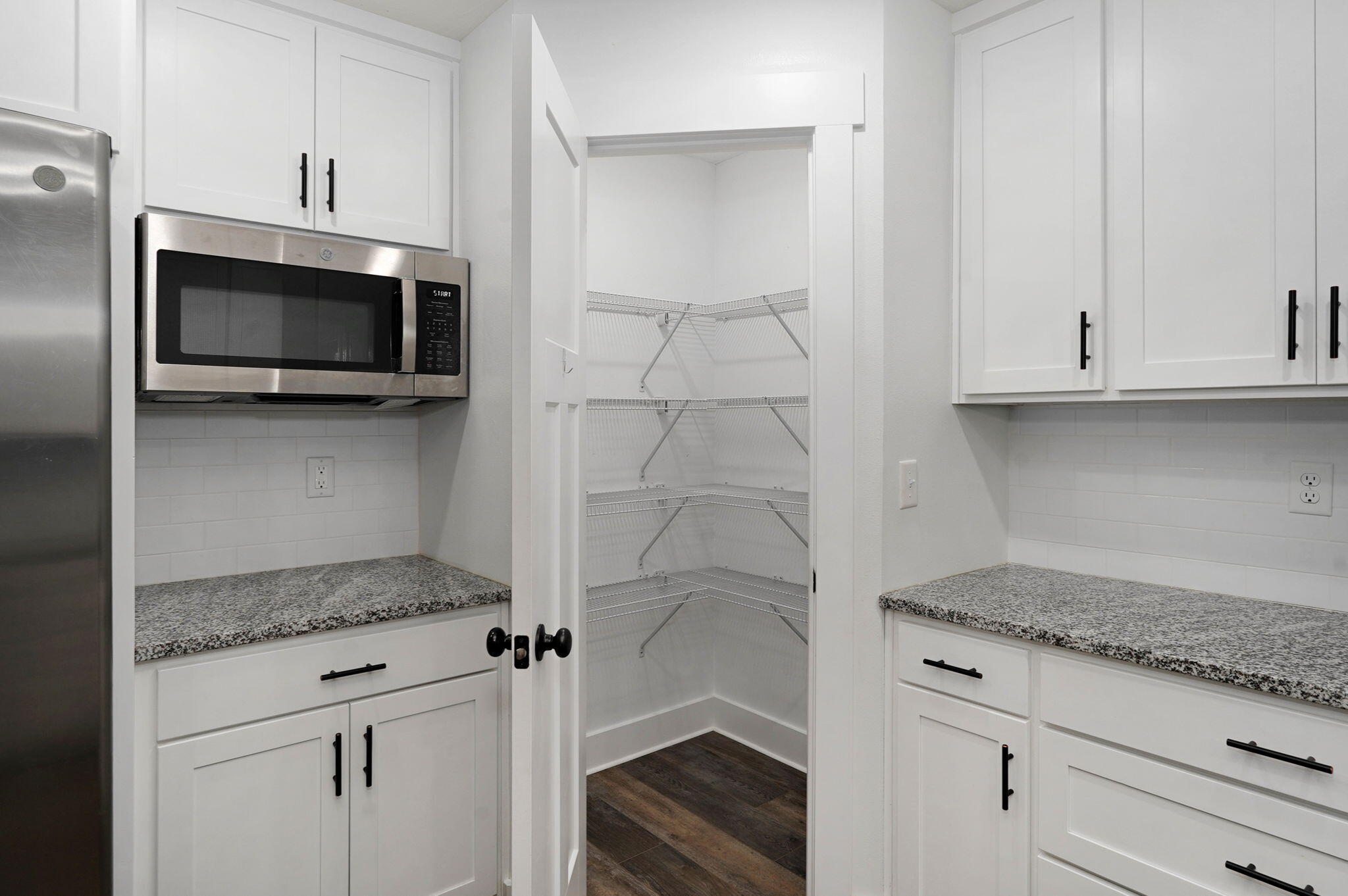 1611 East Hayloft Drive Property Photo 11