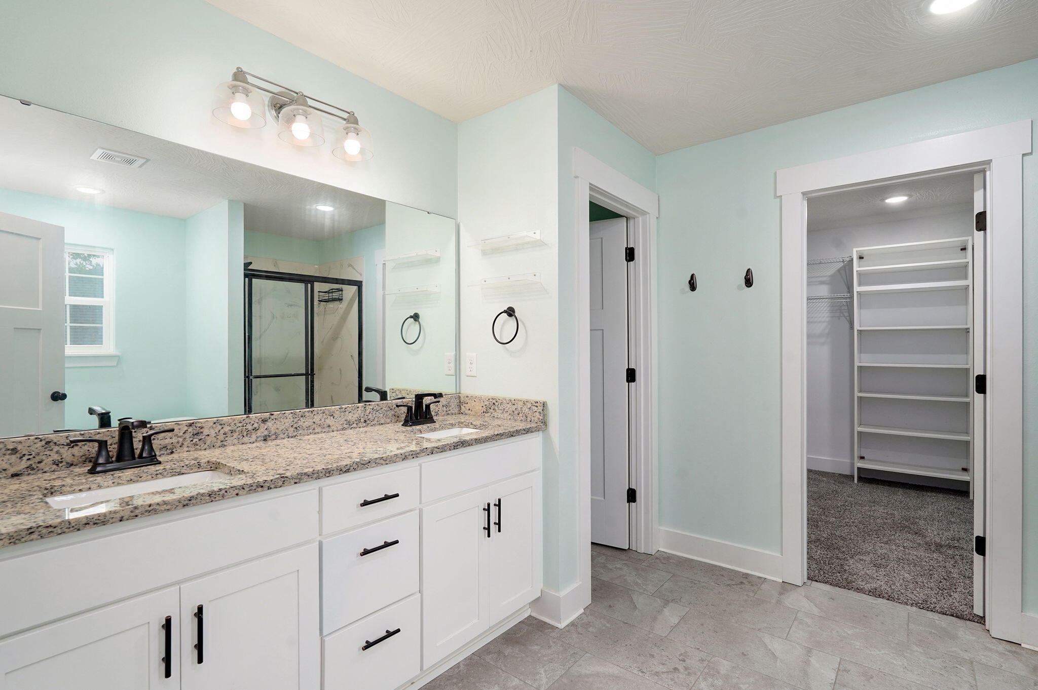 1611 East Hayloft Drive Property Photo 15