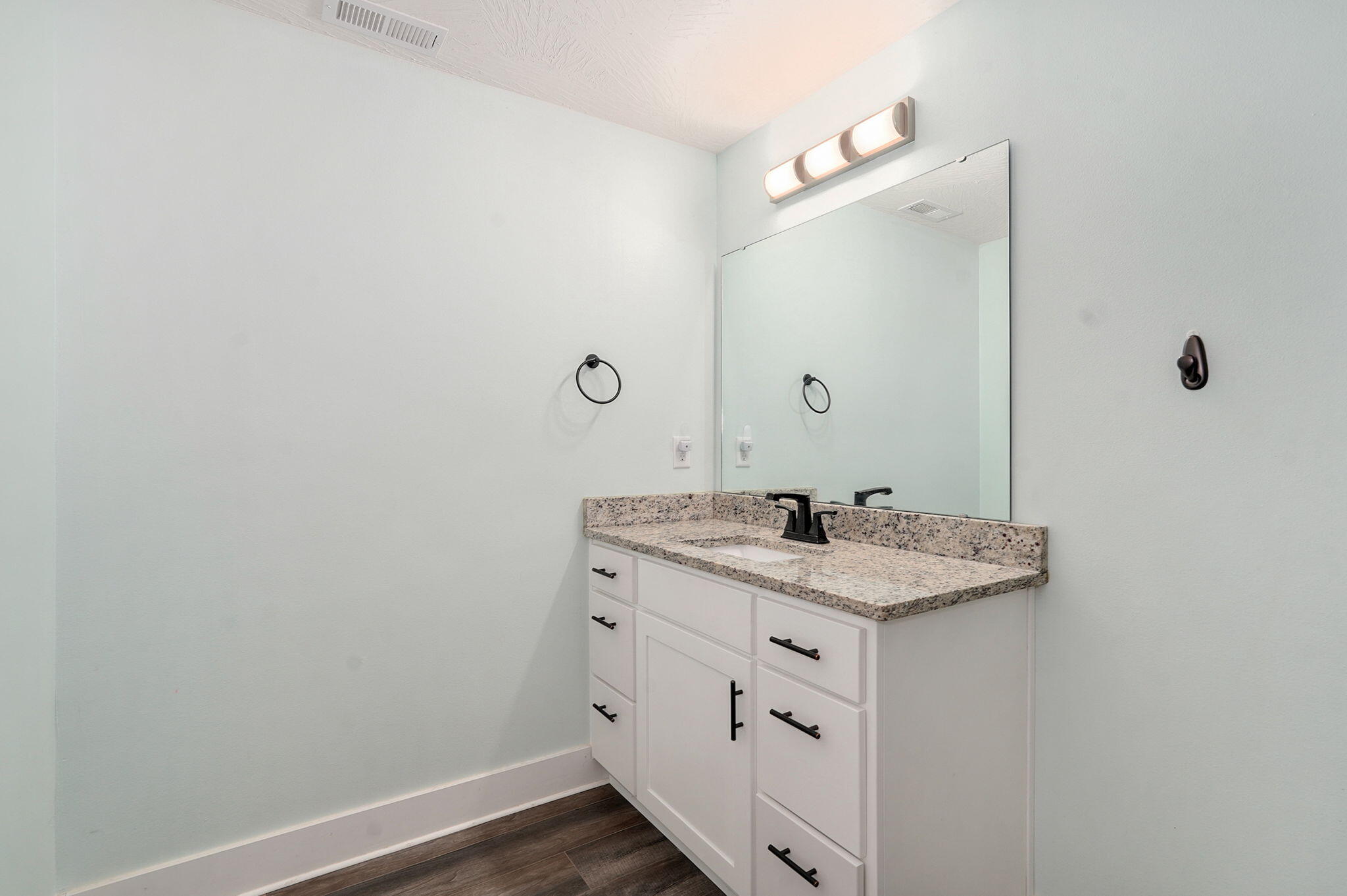 1611 East Hayloft Drive Property Photo 25