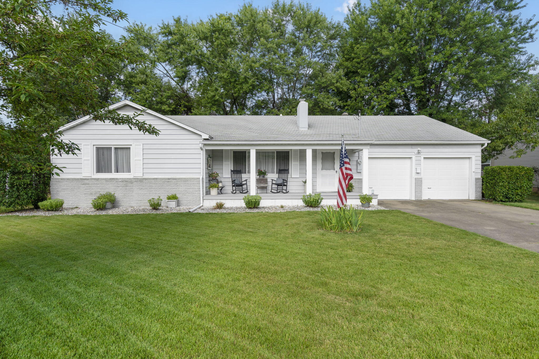 2313 South Clay Avenue Property Photo 2