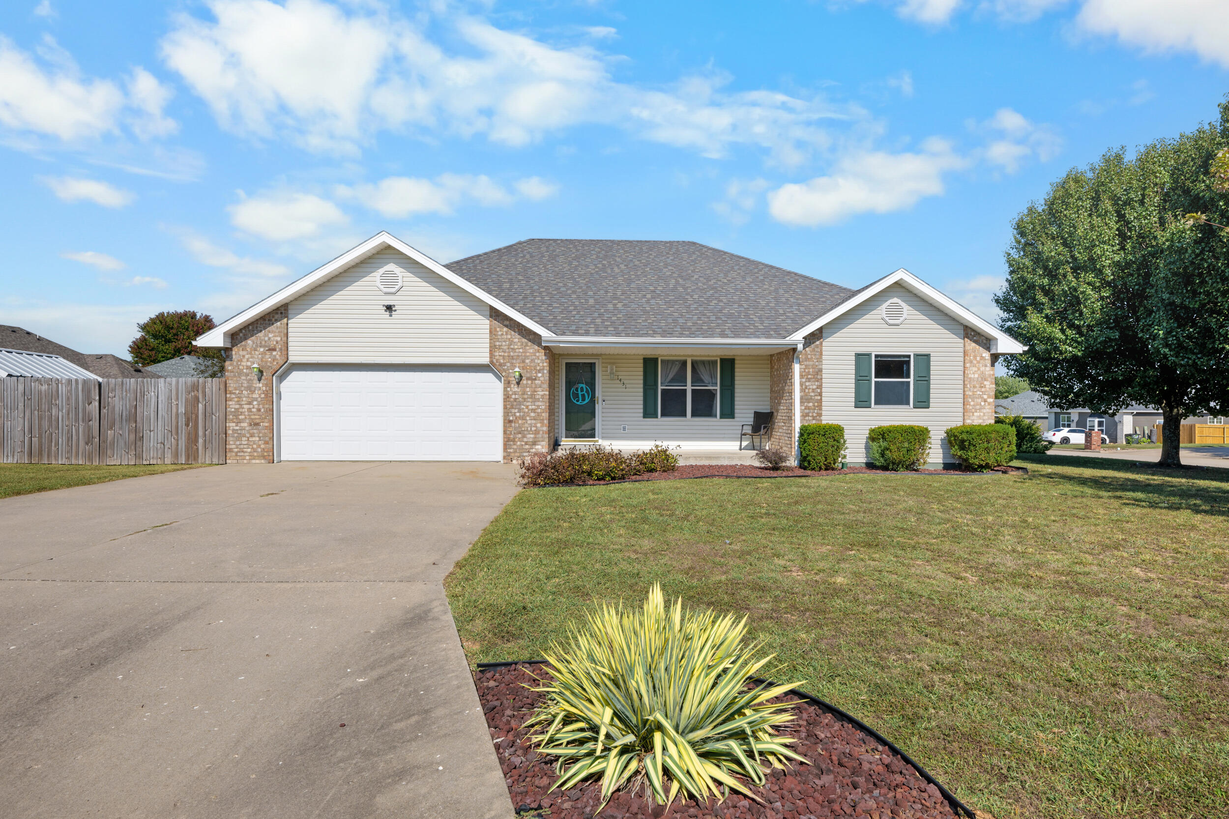 1431 Isdell Street Property Photo 1