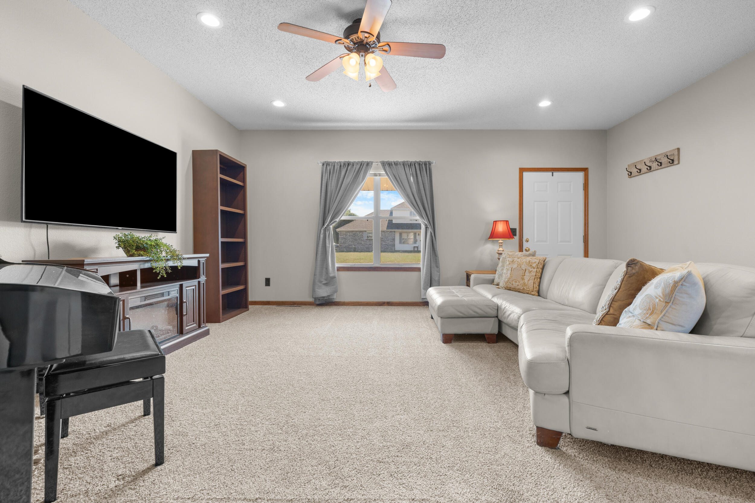 1431 Isdell Street Property Photo 7