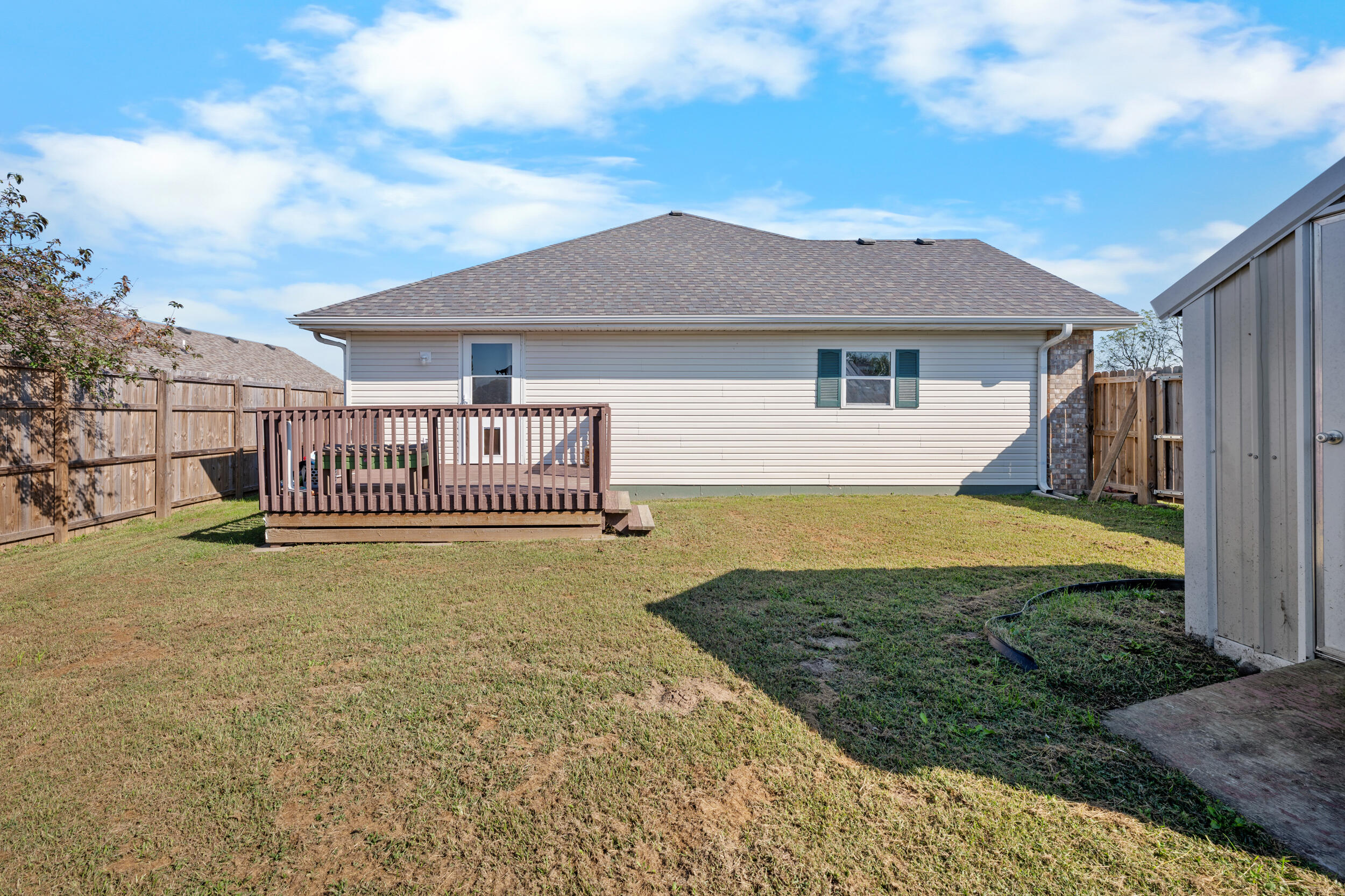 1431 Isdell Street Property Photo 32