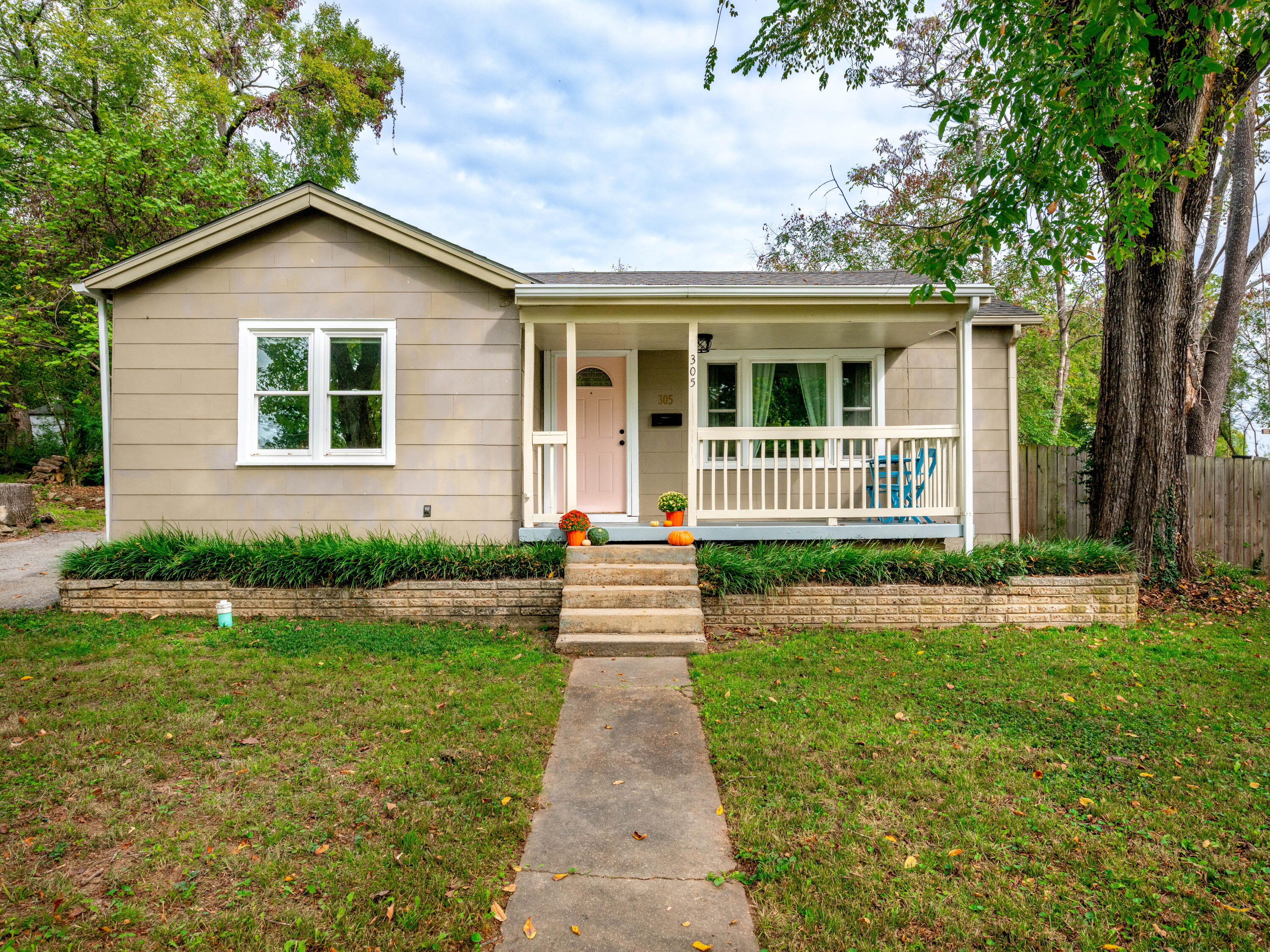 305 Ellison Street Property Photo 1