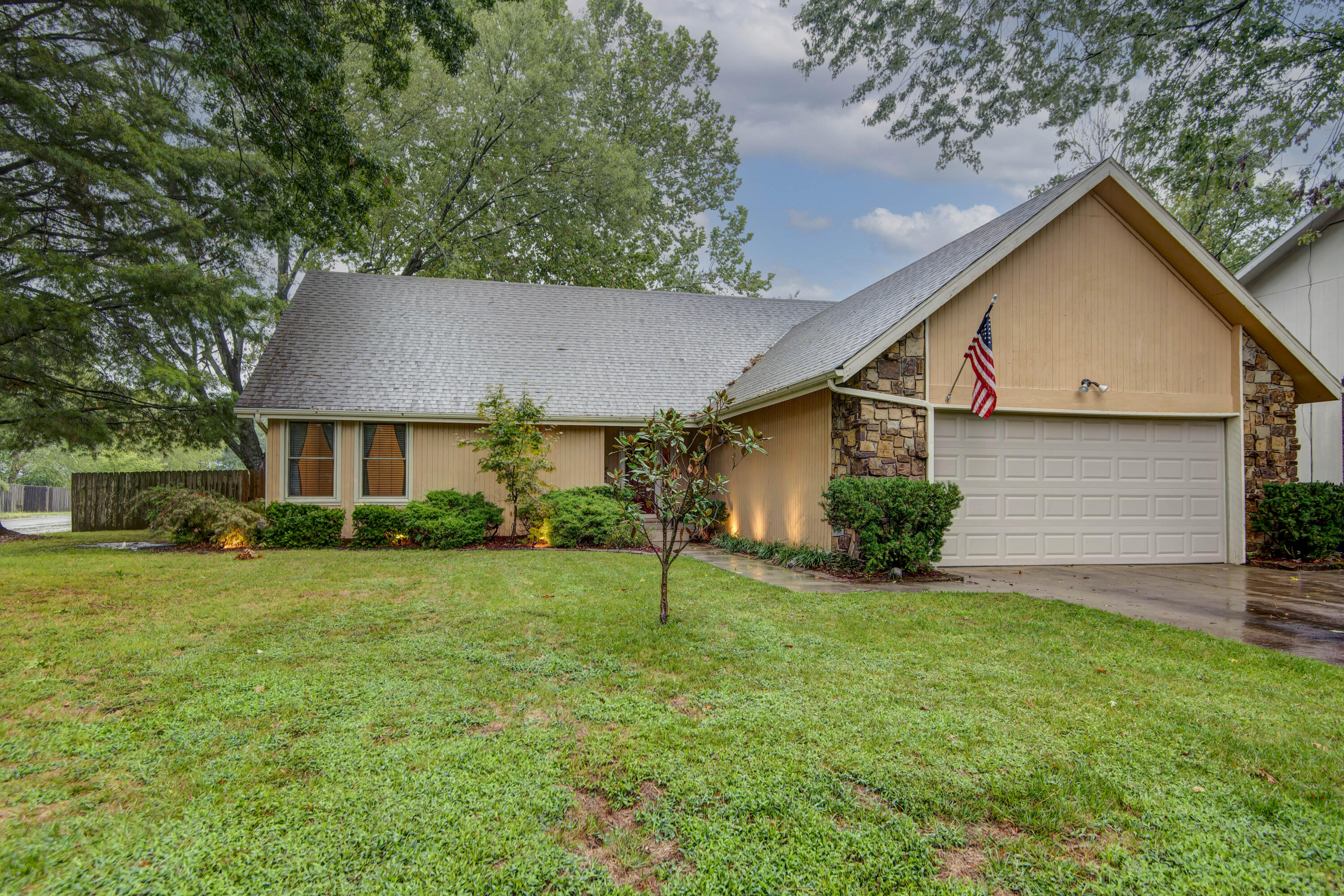 5532 South Roanoke Avenue Property Photo 2