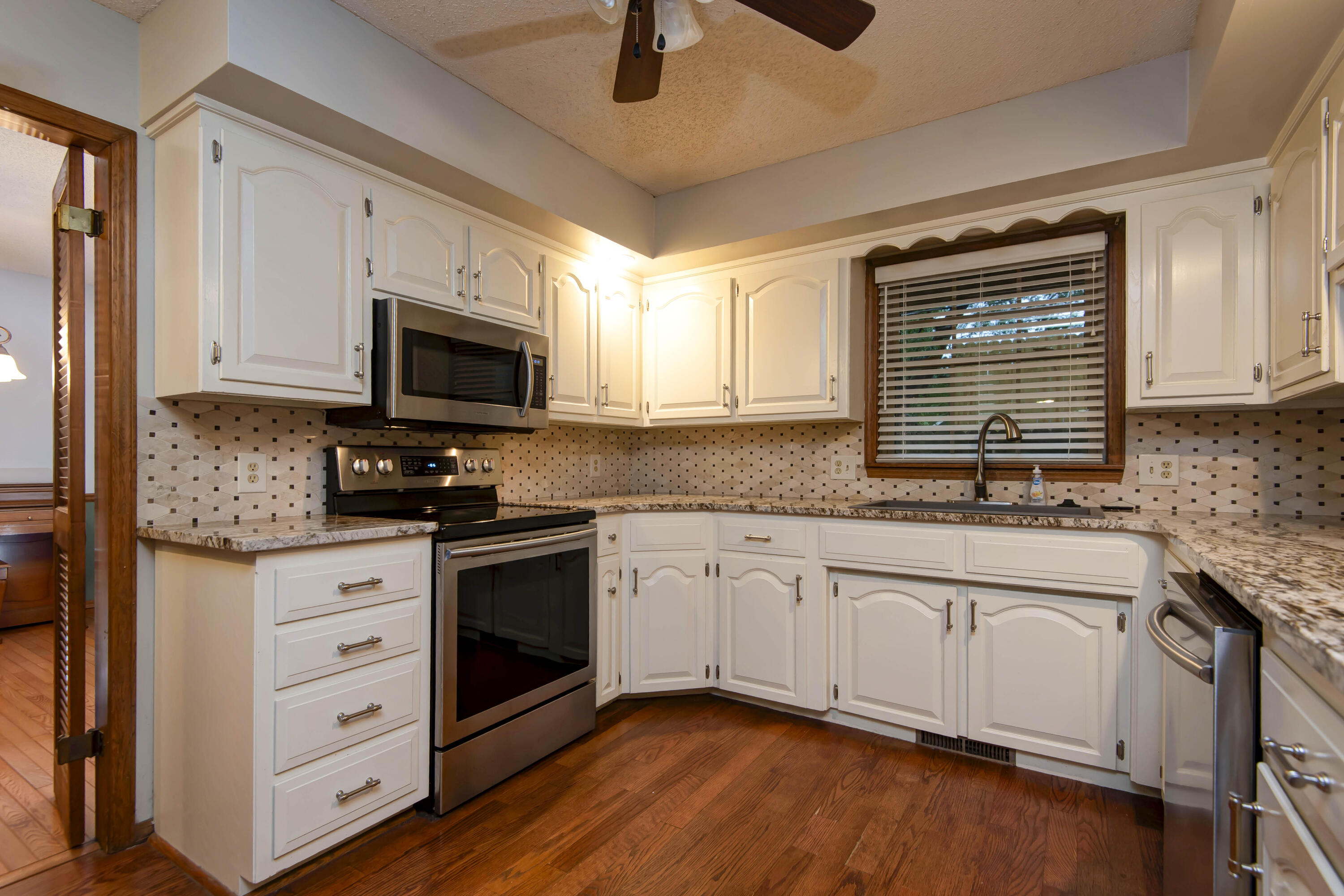 5532 South Roanoke Avenue Property Photo 6