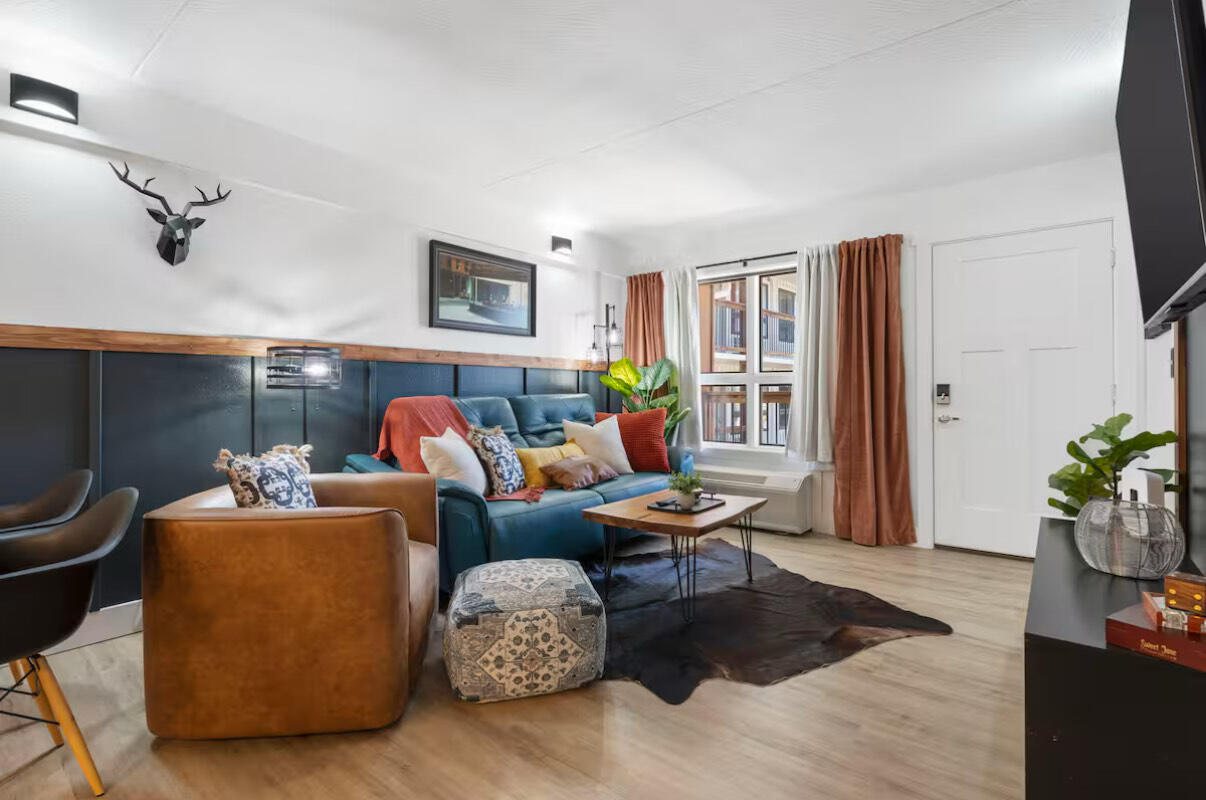 403 Veterans Blvd Property Photo 1