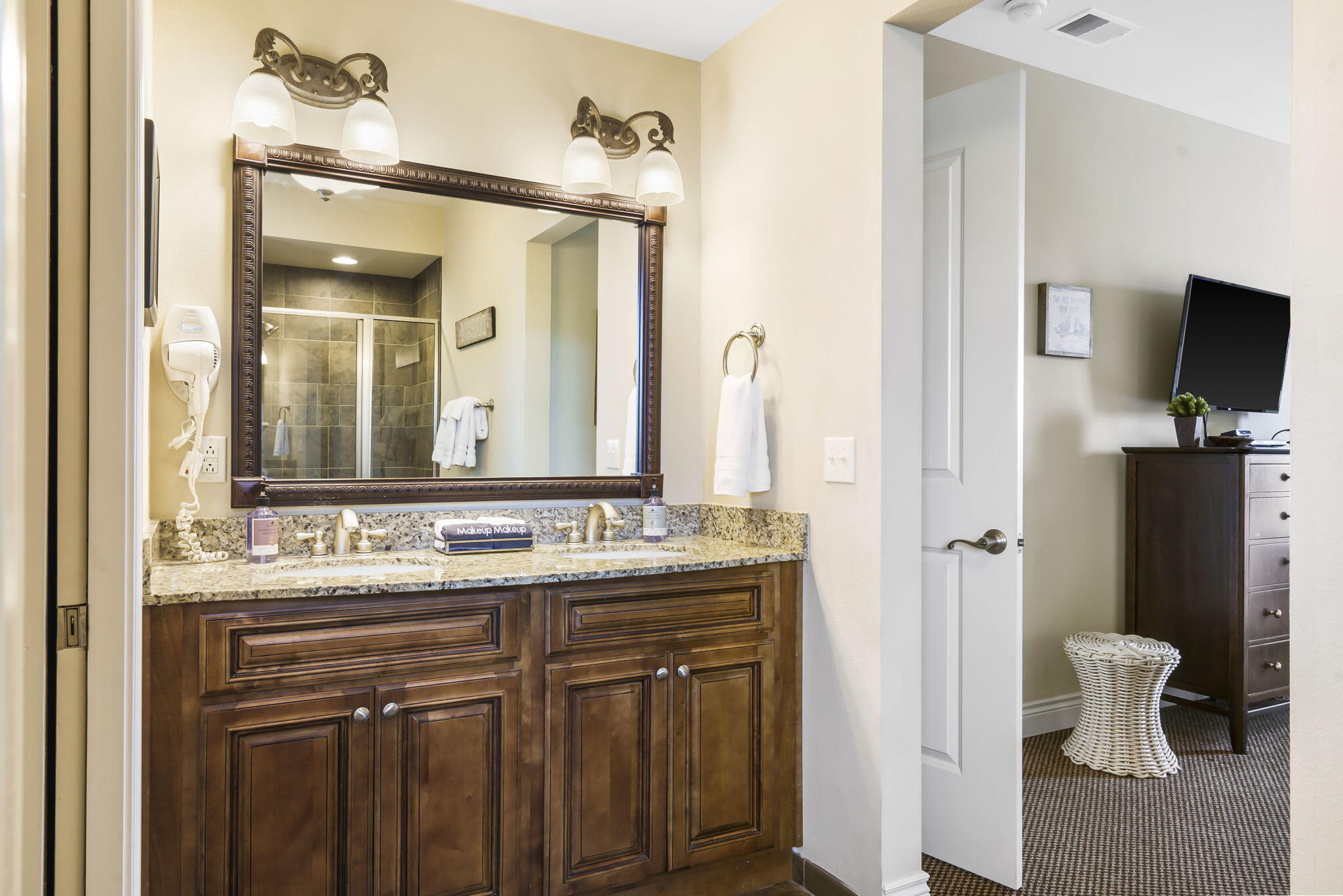 201 Prairie Dunes Drive Property Photo 26