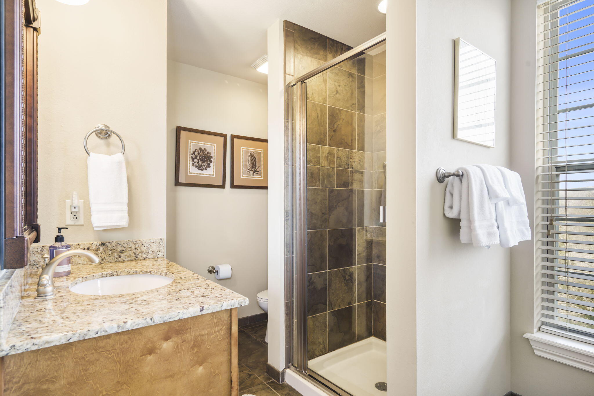 201 Prairie Dunes Drive Property Photo 33