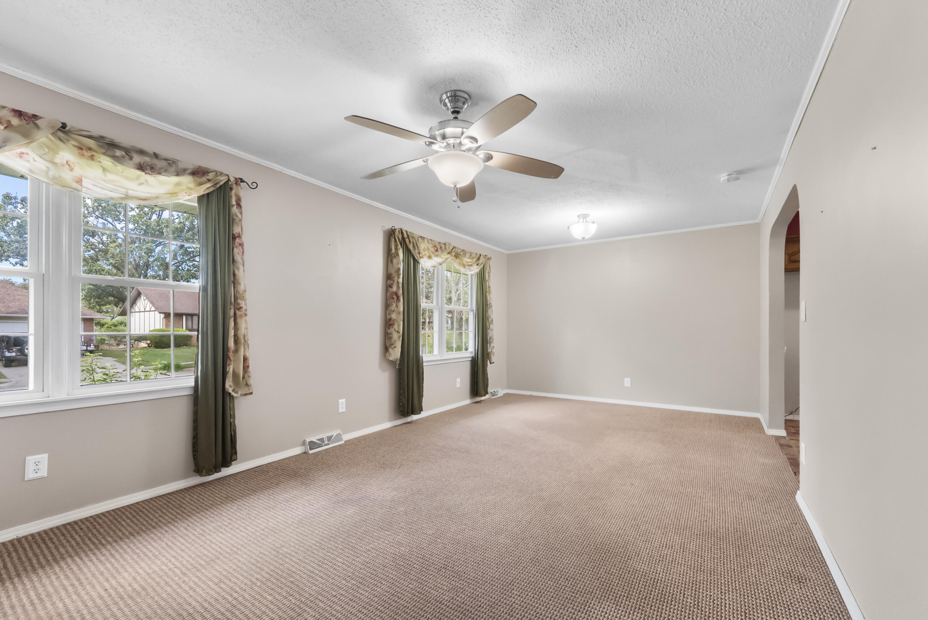 2126 South Wellington Avenue Property Photo 2