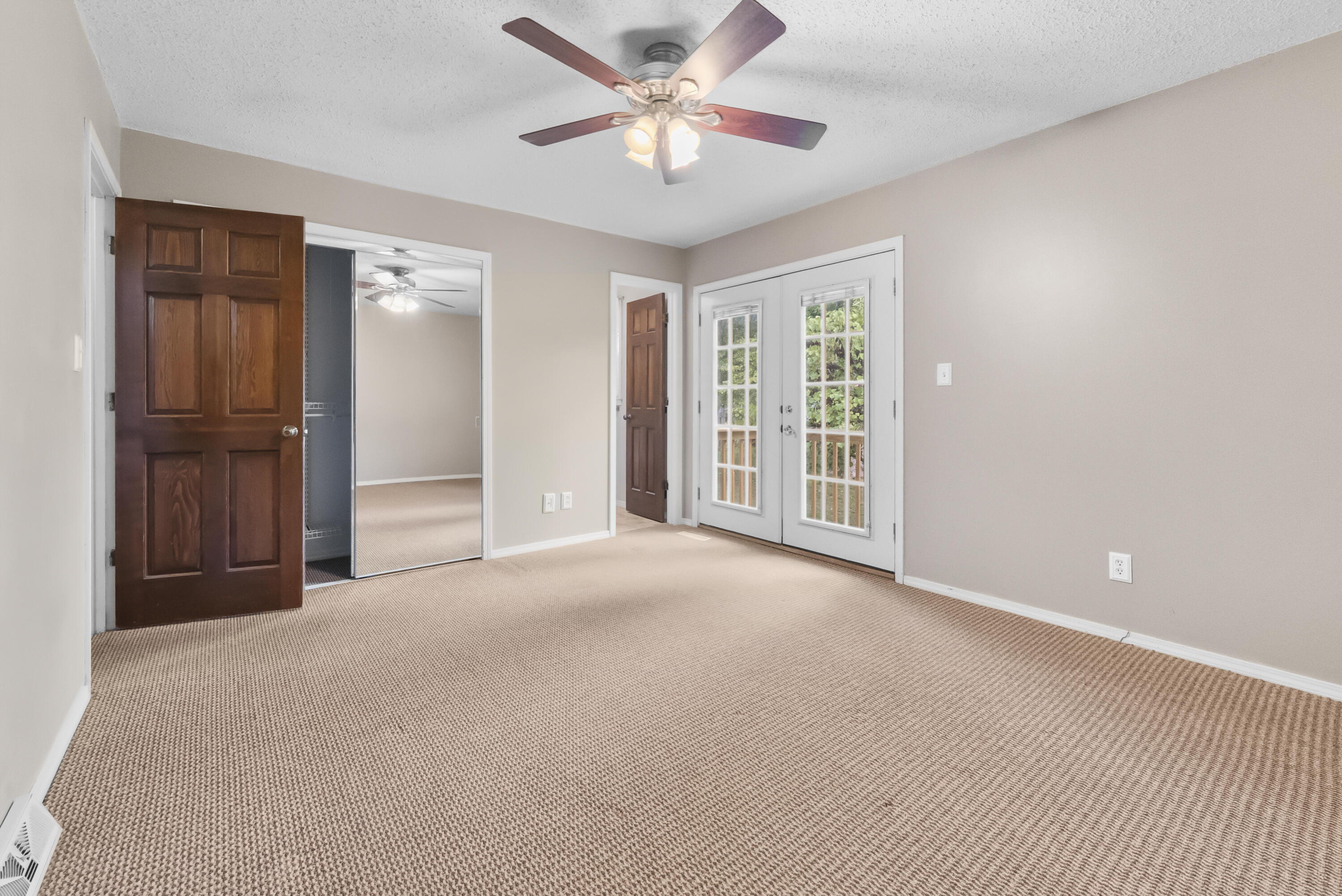 2126 South Wellington Avenue Property Photo 10