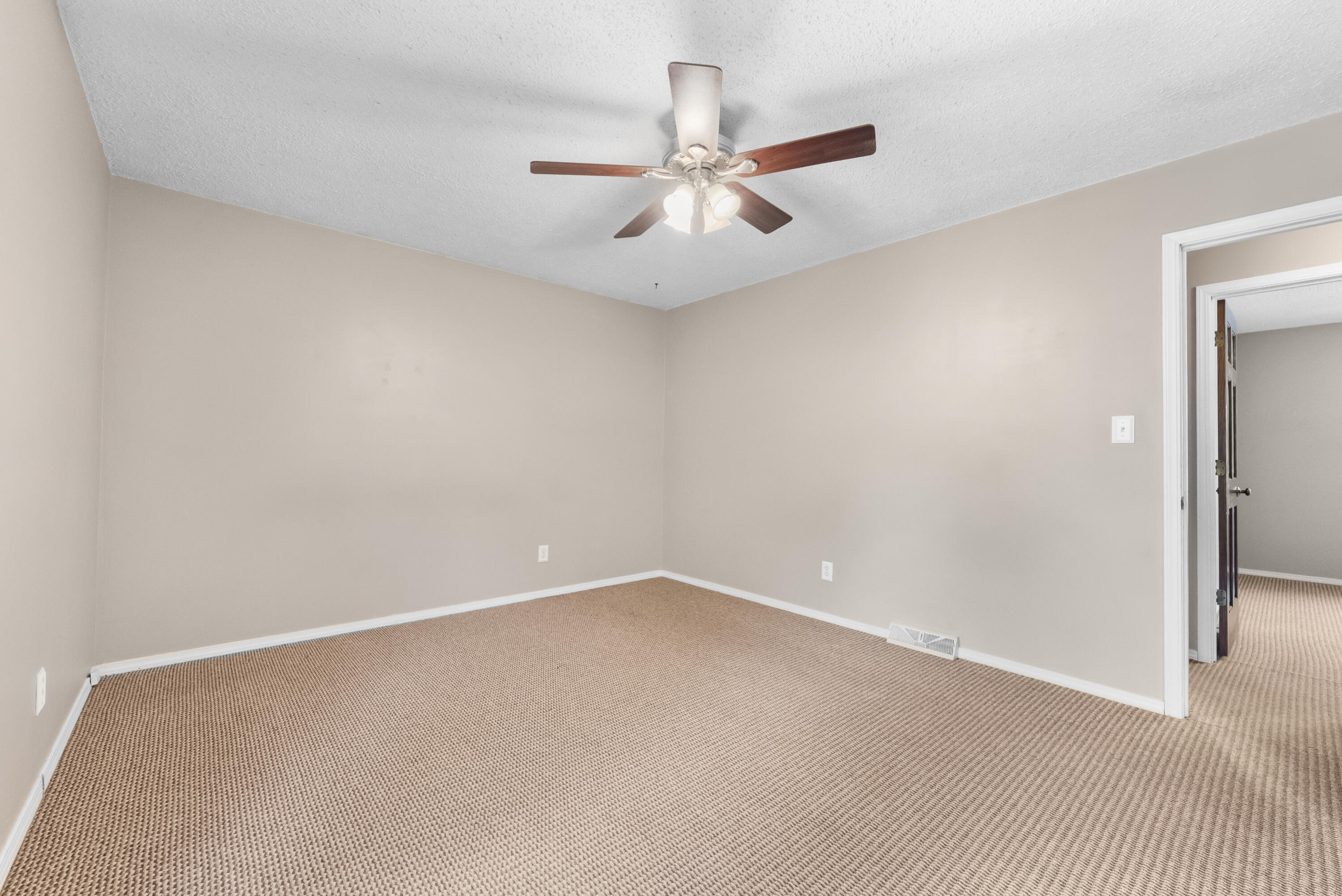 2126 South Wellington Avenue Property Photo 12