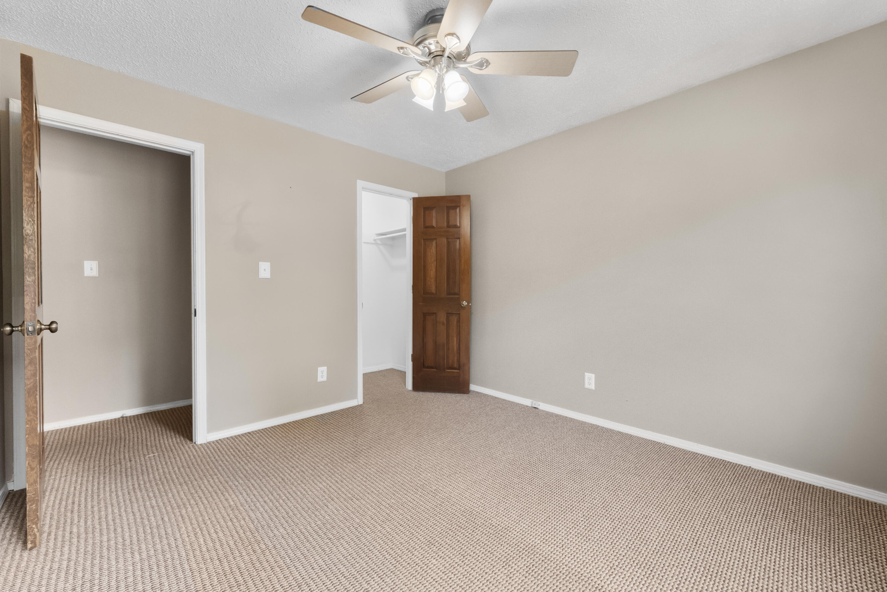 2126 South Wellington Avenue Property Photo 16