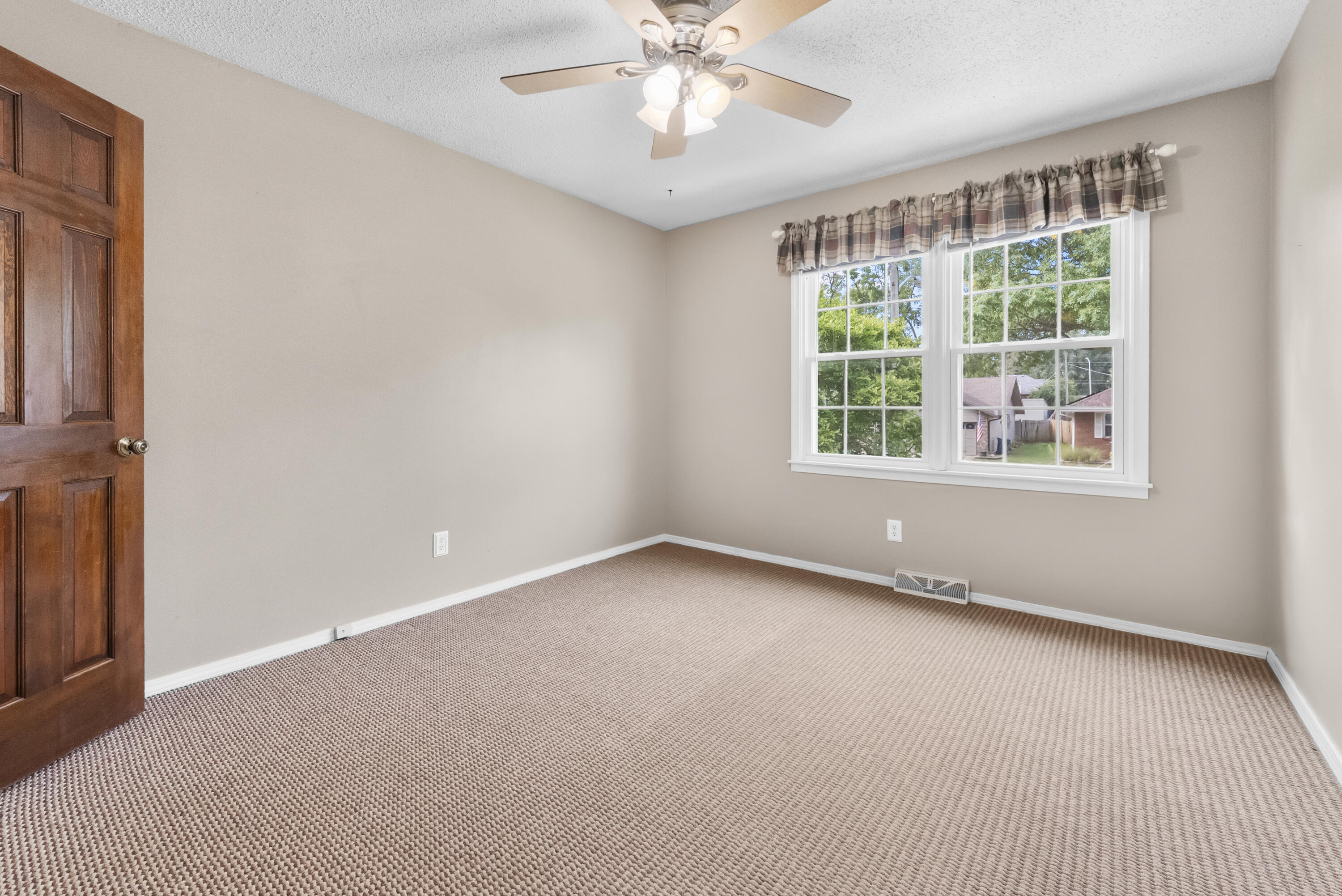 2126 South Wellington Avenue Property Photo 18