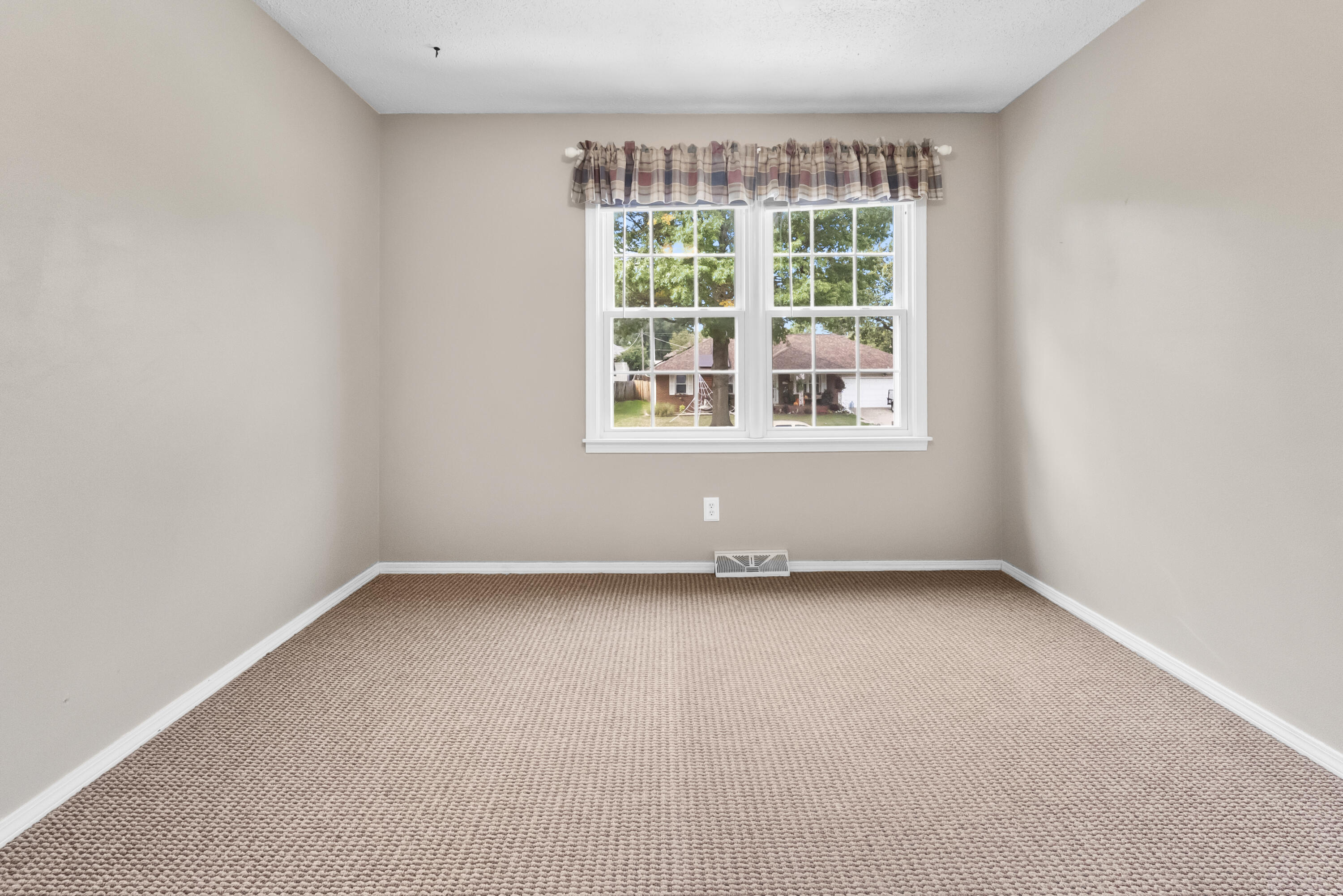 2126 South Wellington Avenue Property Photo 19