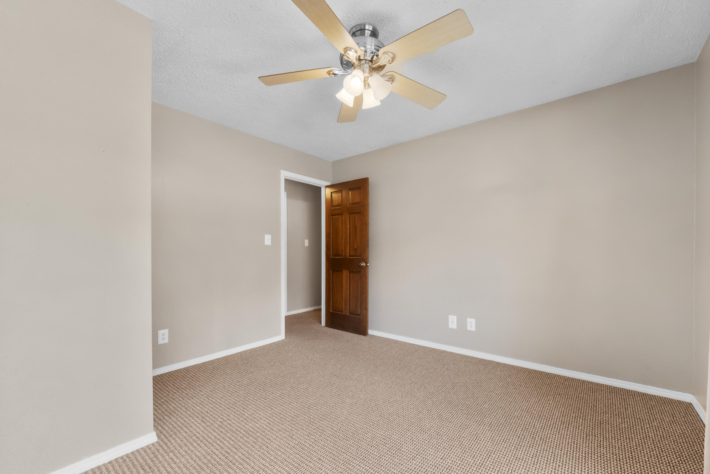 2126 South Wellington Avenue Property Photo 23