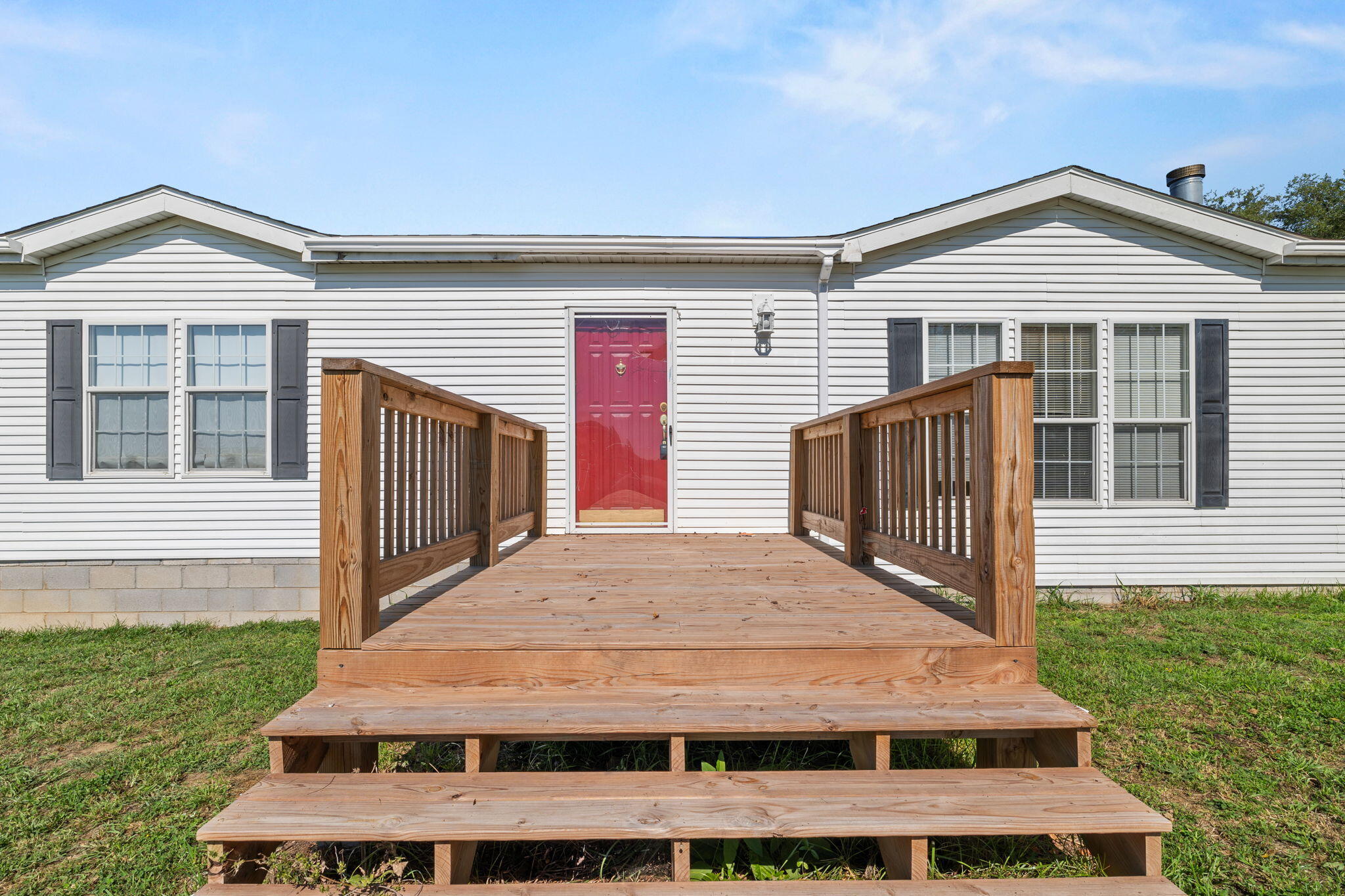 604- West Cave Street Property Photo 2