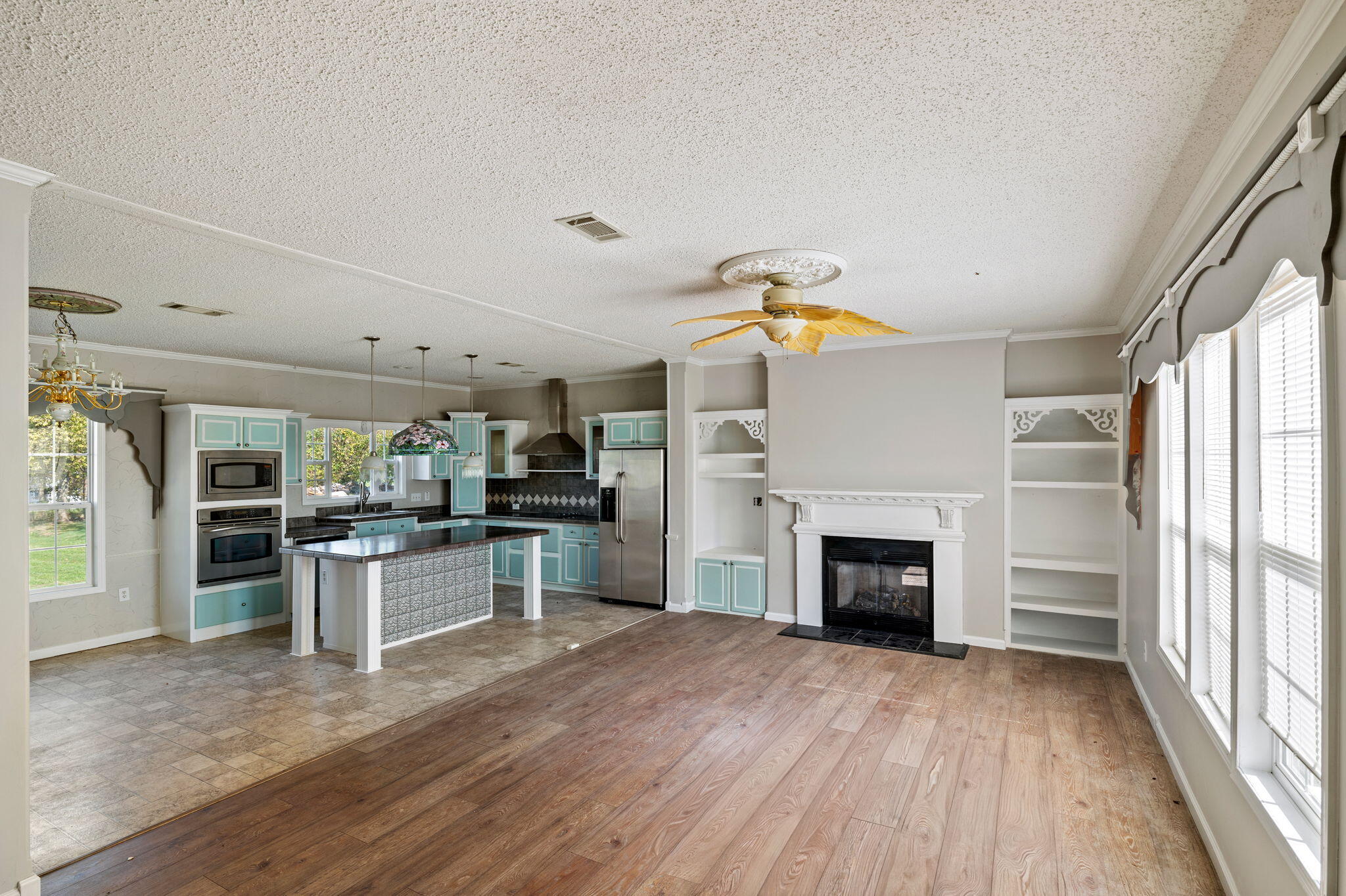 604- West Cave Street Property Photo 3