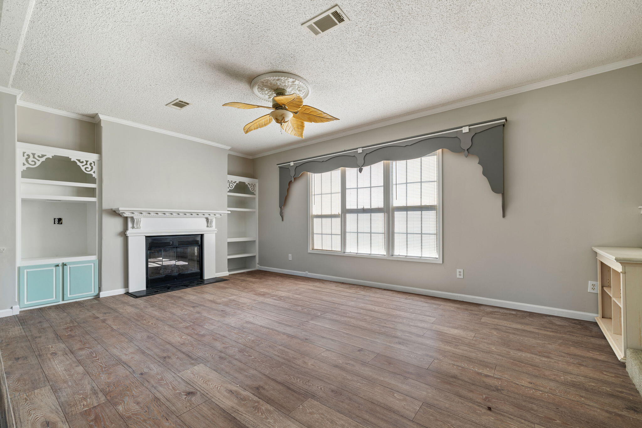 604- West Cave Street Property Photo 4