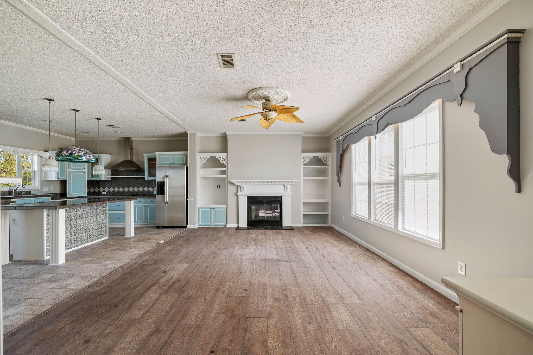 604- West Cave Street Property Photo 5