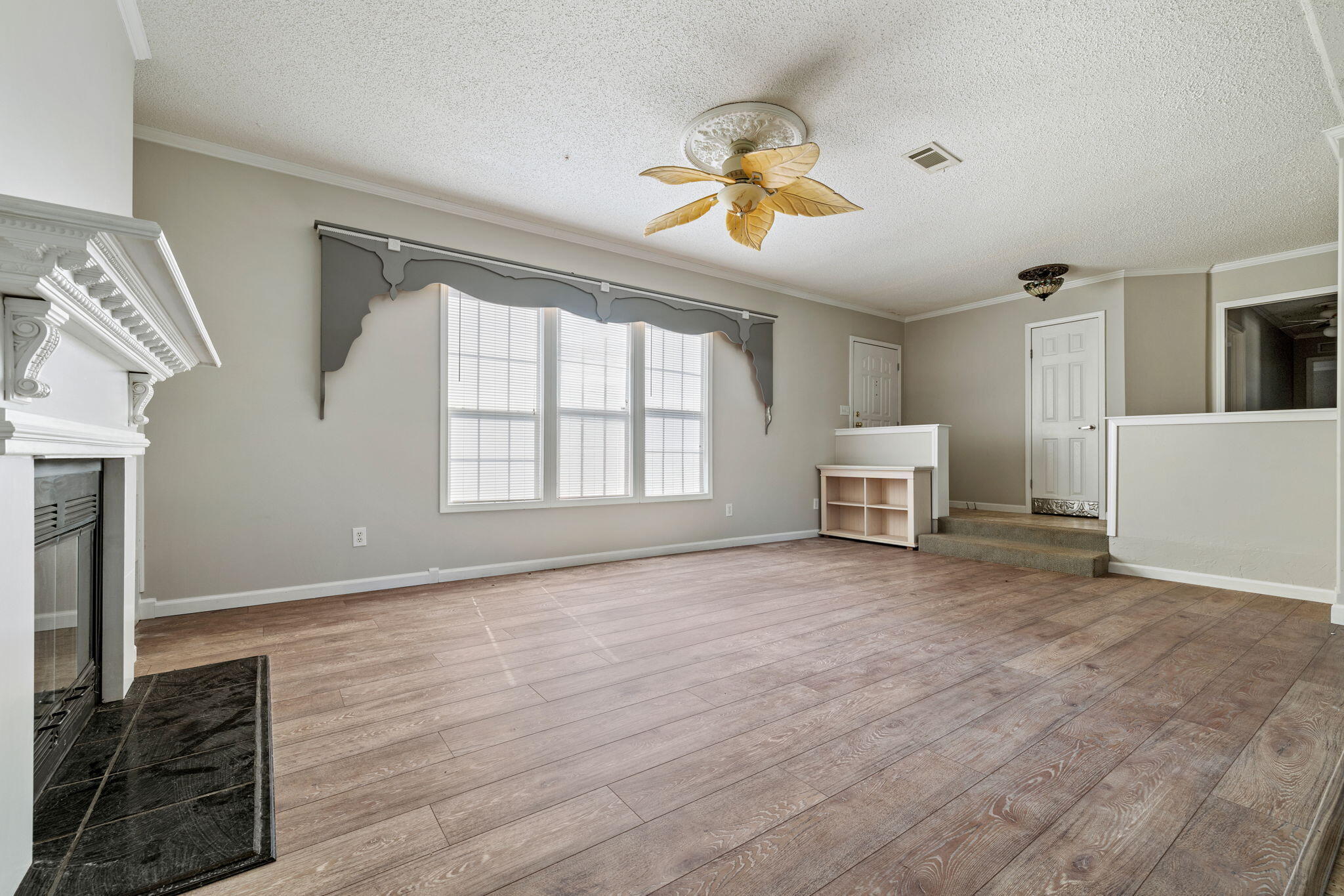 604- West Cave Street Property Photo 6