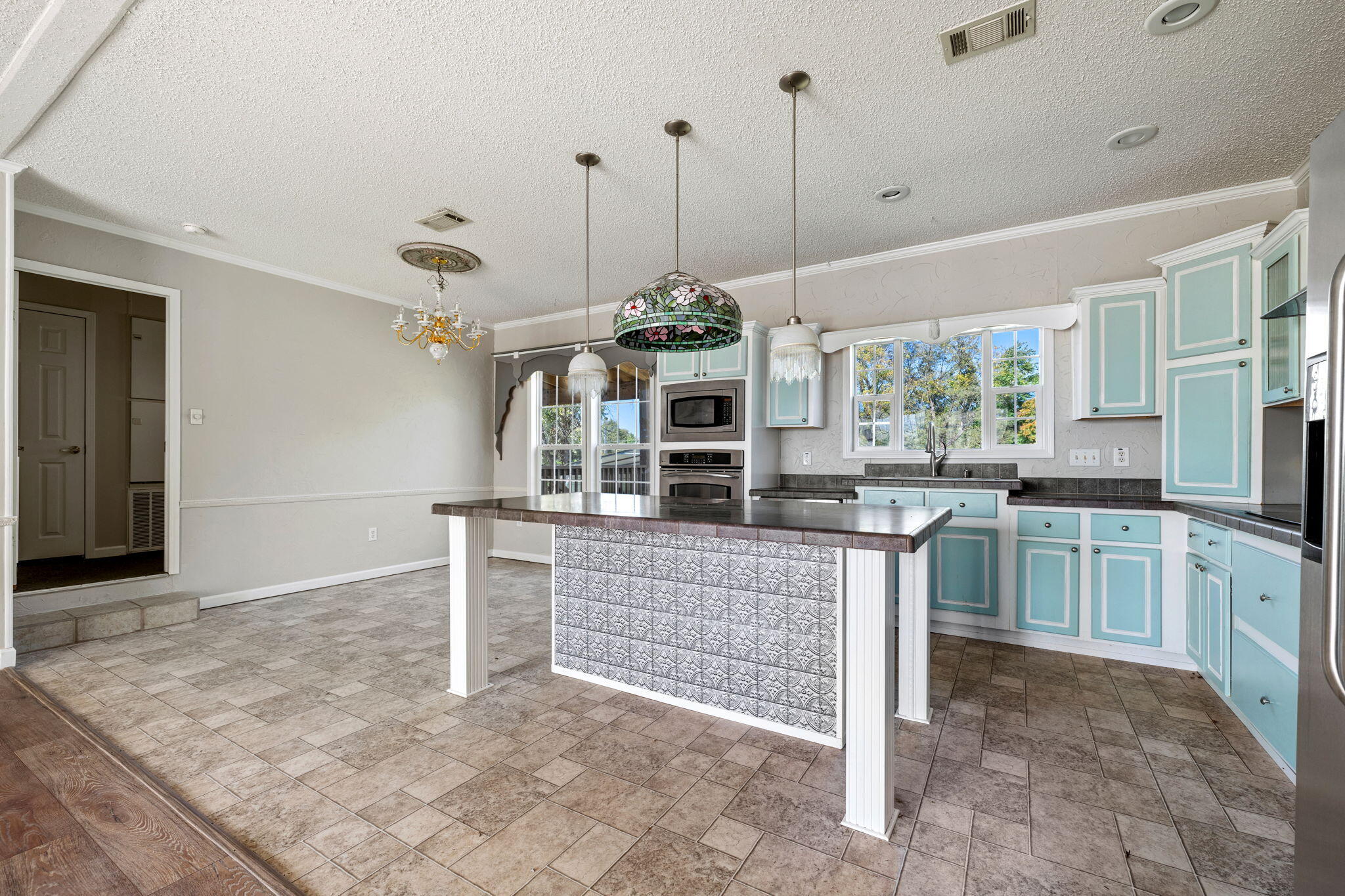 604- West Cave Street Property Photo 8