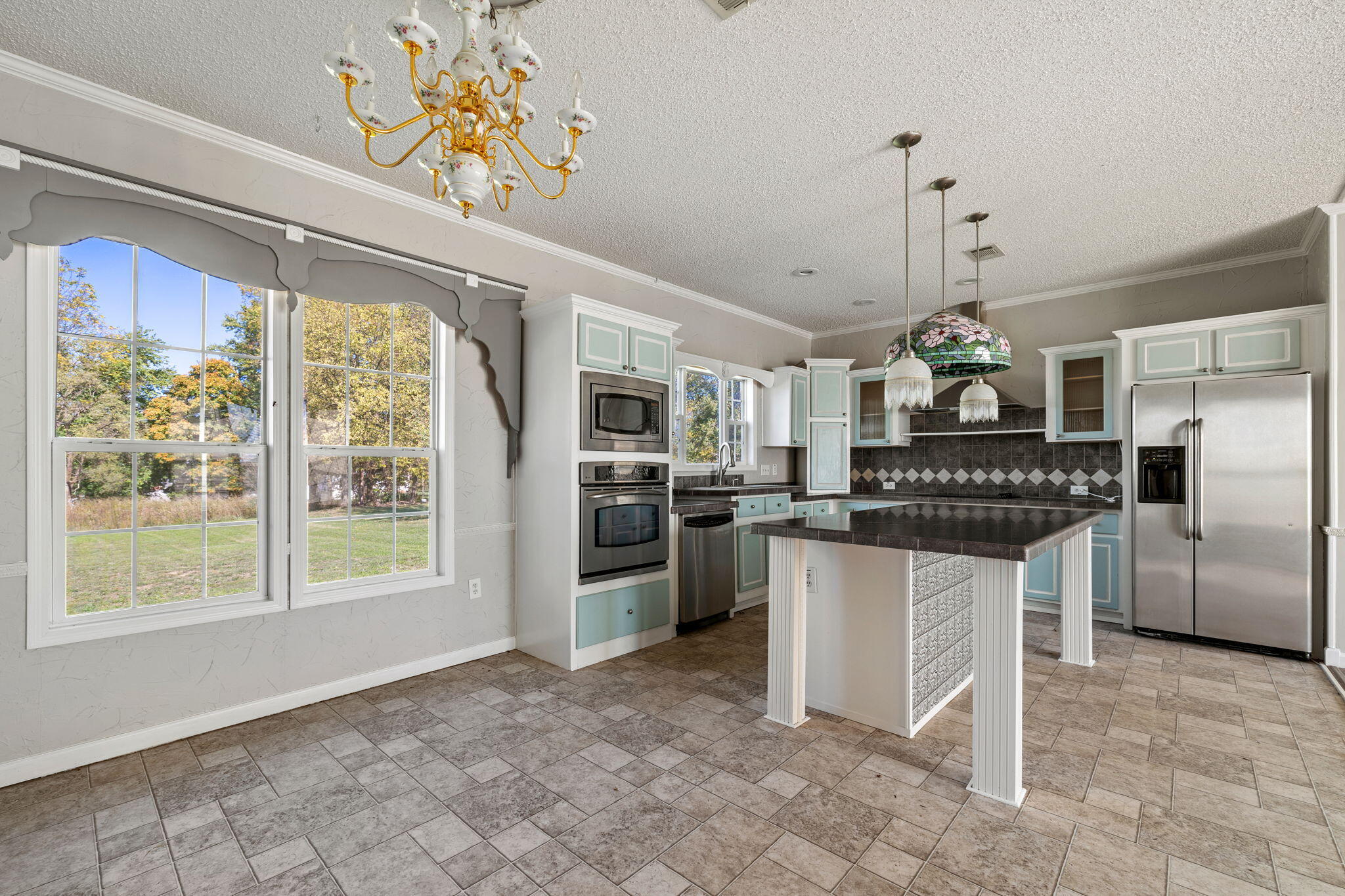 604- West Cave Street Property Photo 9