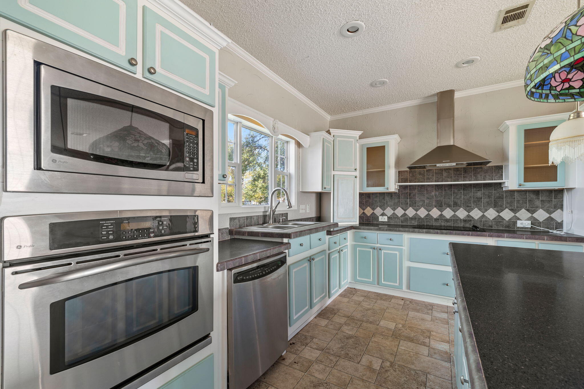 604- West Cave Street Property Photo 11