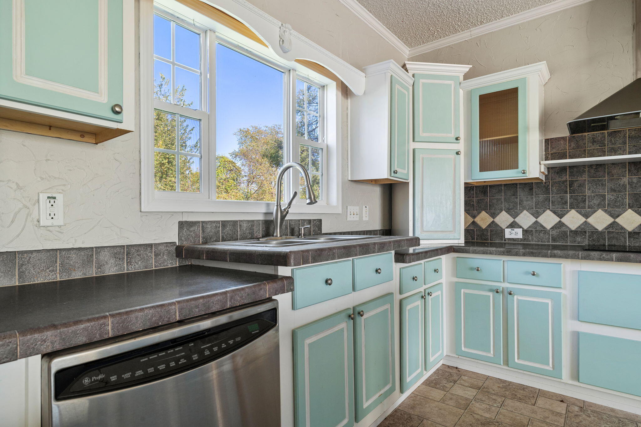 604- West Cave Street Property Photo 13