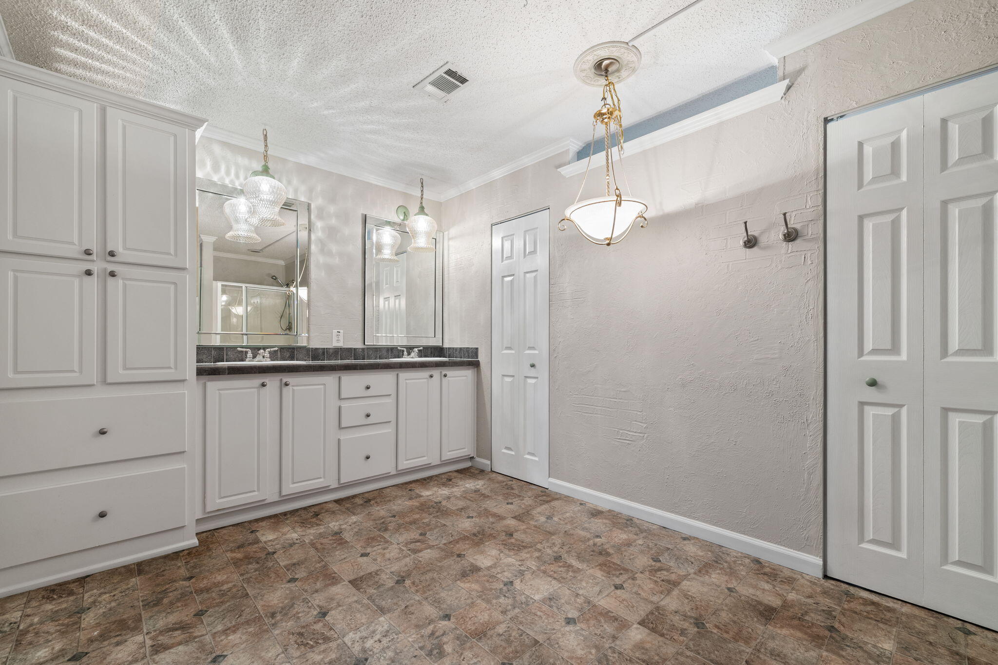 604- West Cave Street Property Photo 27