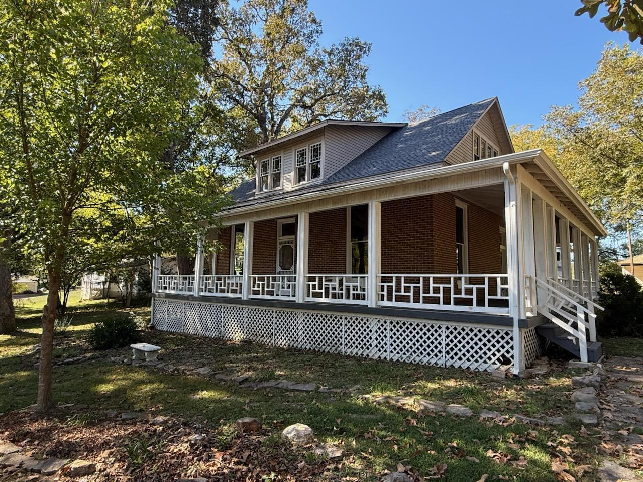 135 South 8th Street Property Photo 1