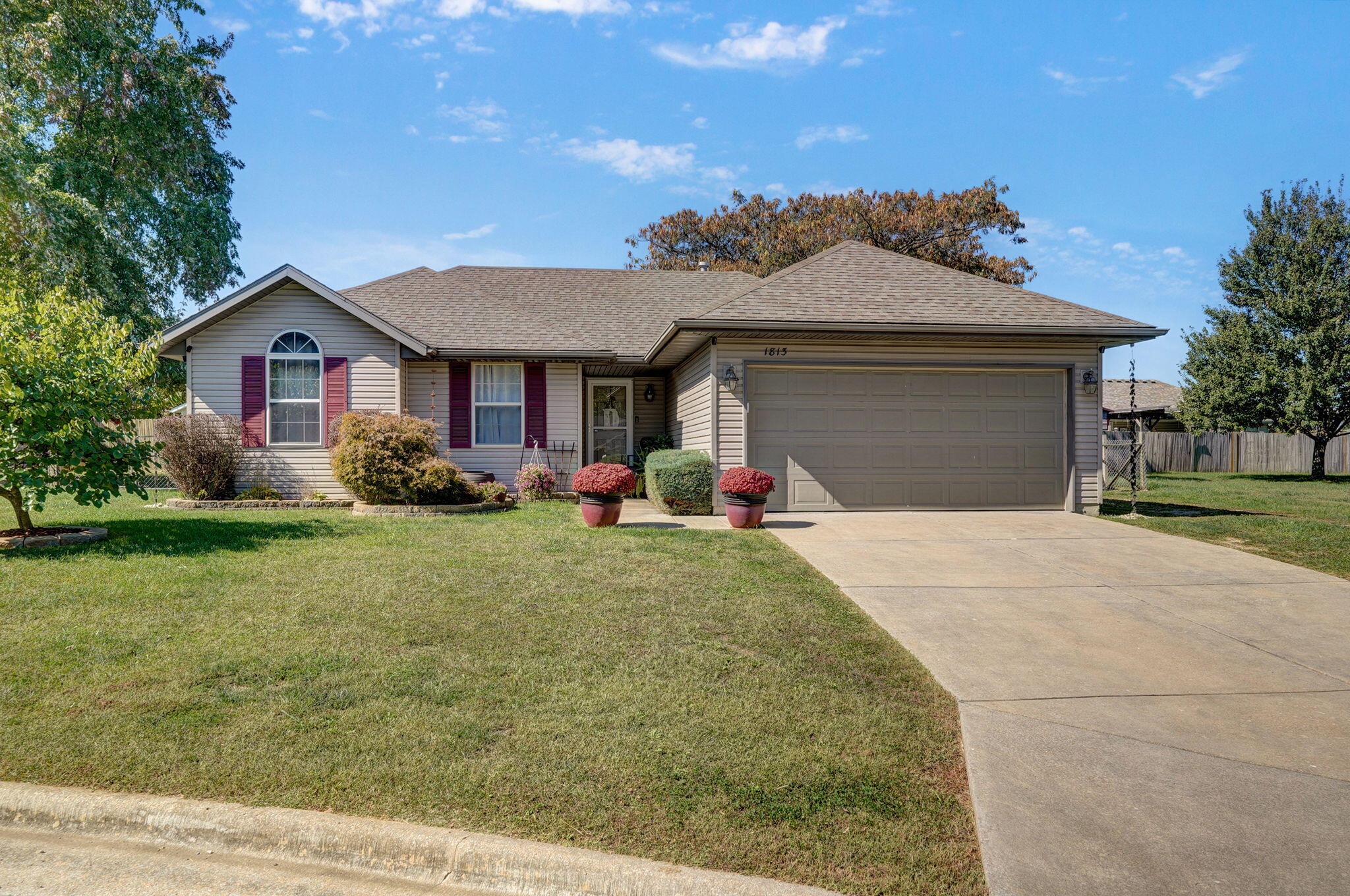 1813 Edgewood Drive Property Photo 1