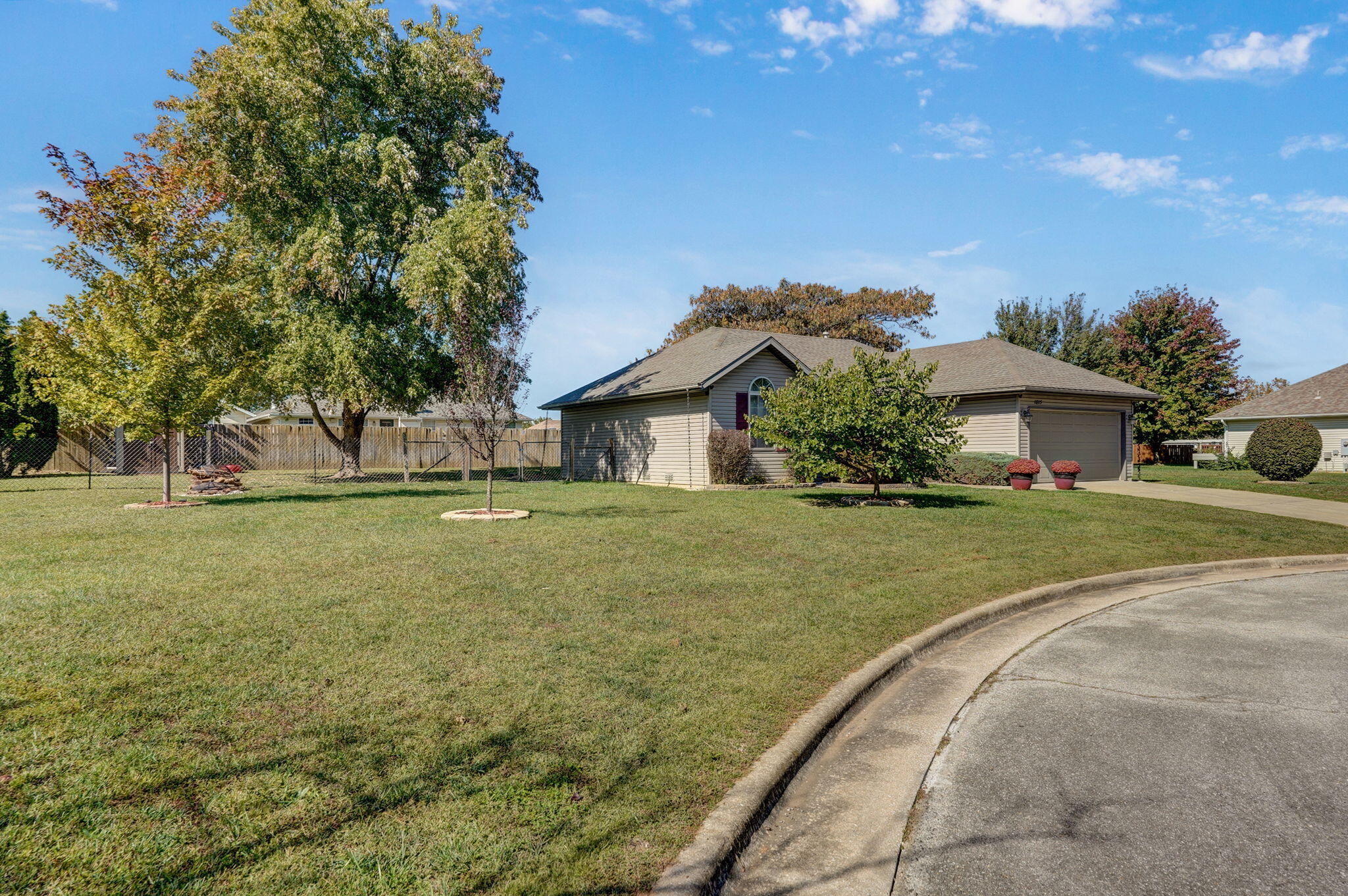 1813 Edgewood Drive Property Photo 2