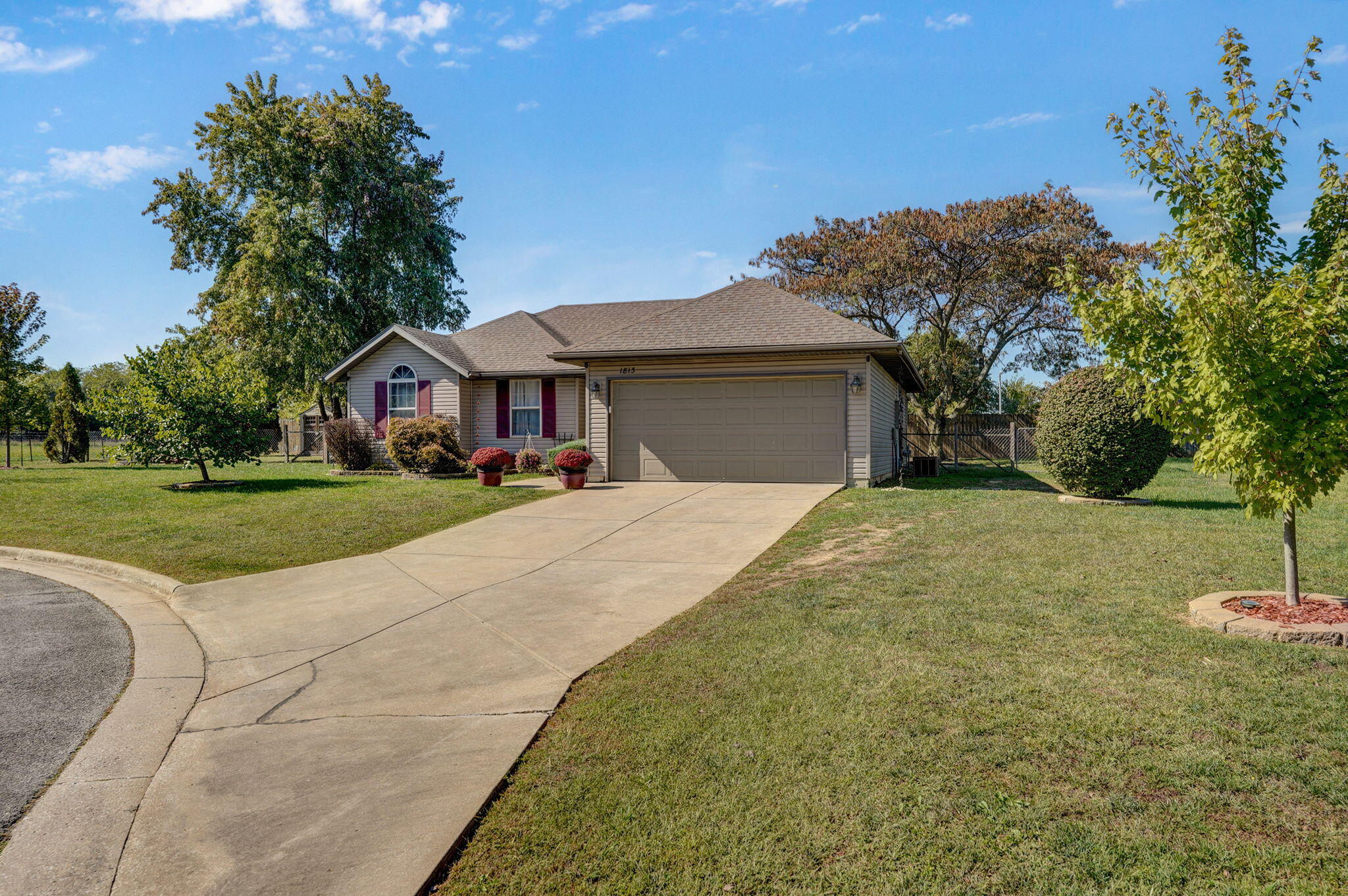 1813 Edgewood Drive Property Photo 3